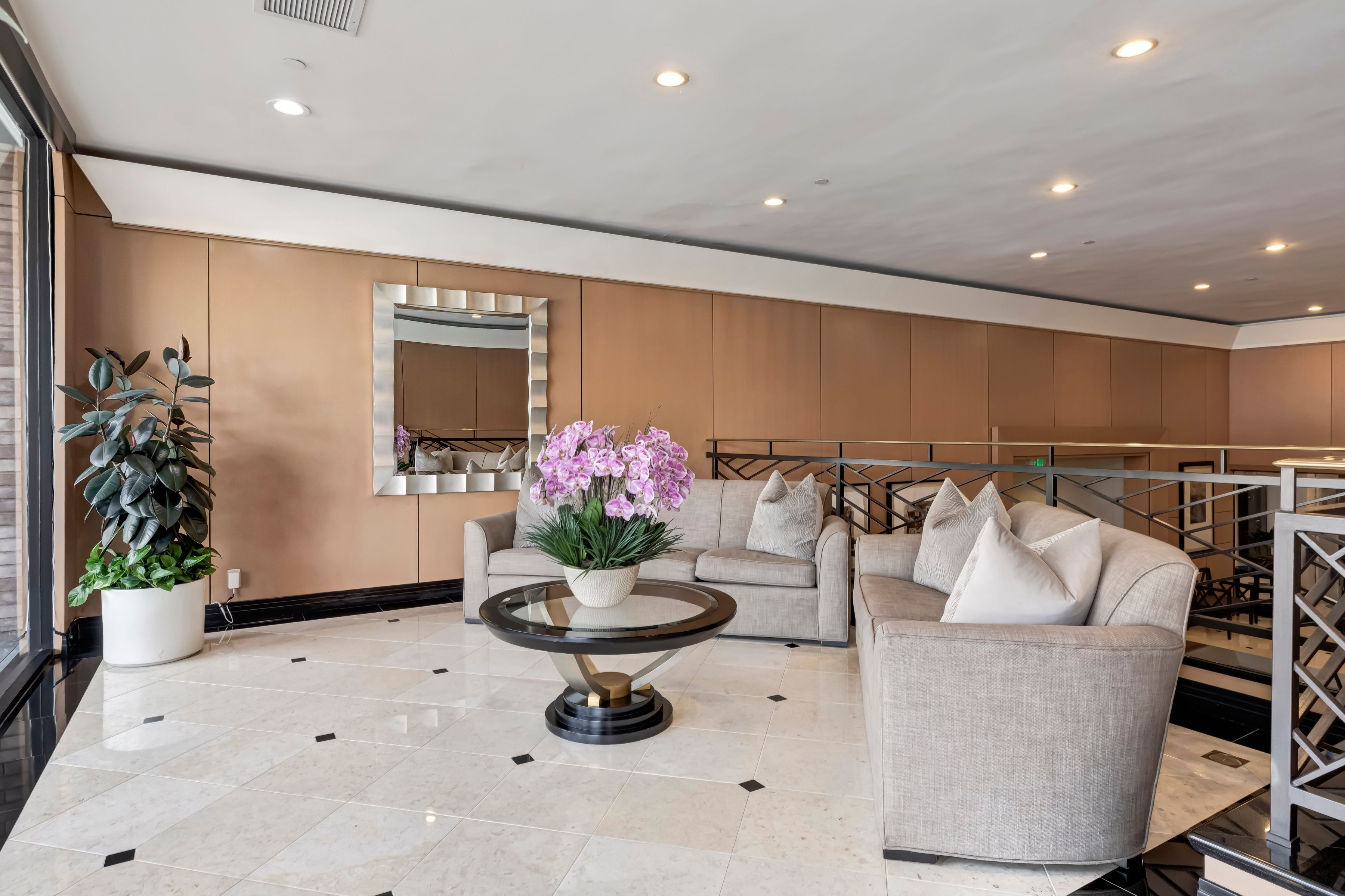 211 South Spalding Drive 403S