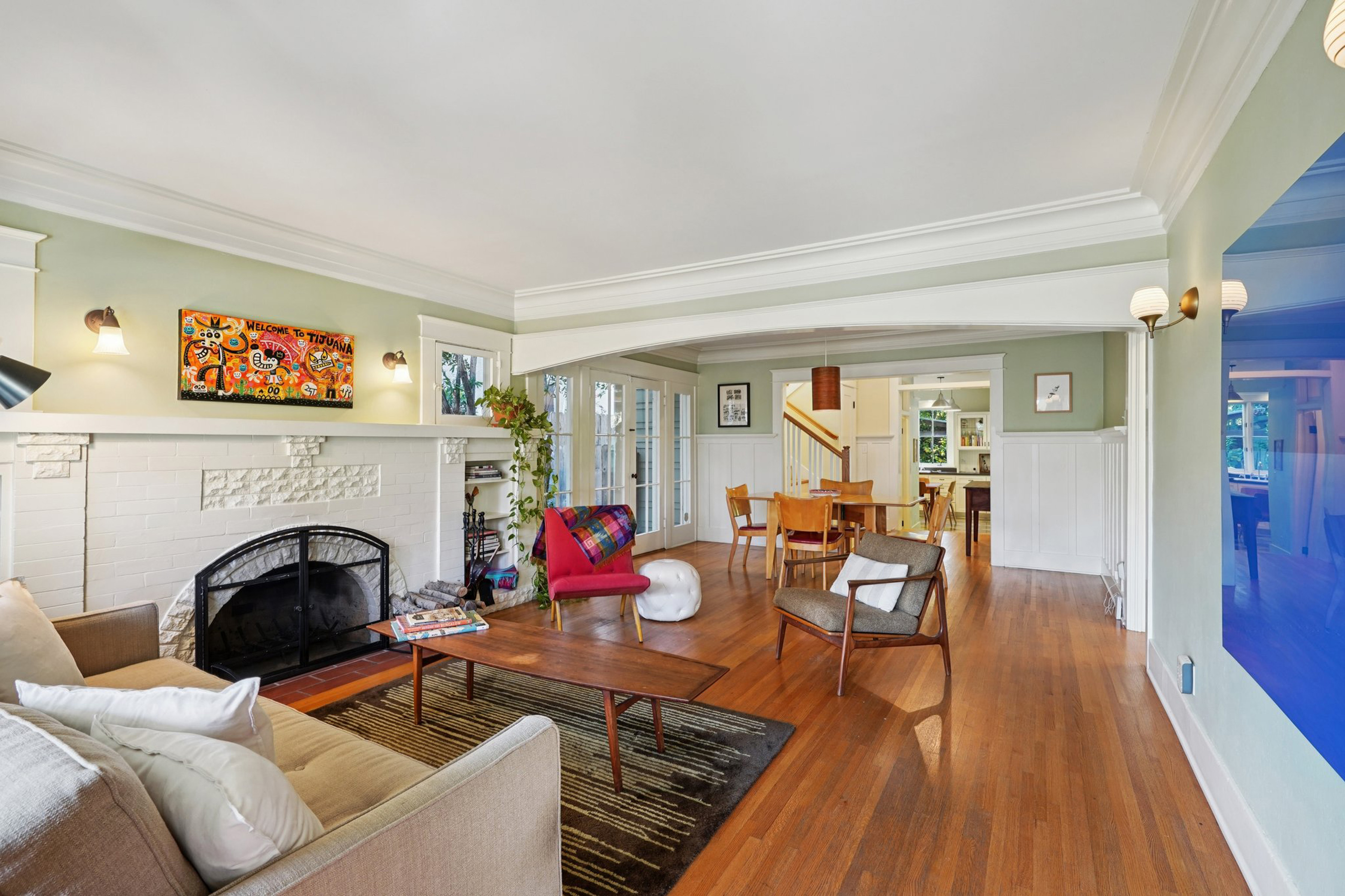 813 Crestmoore Place