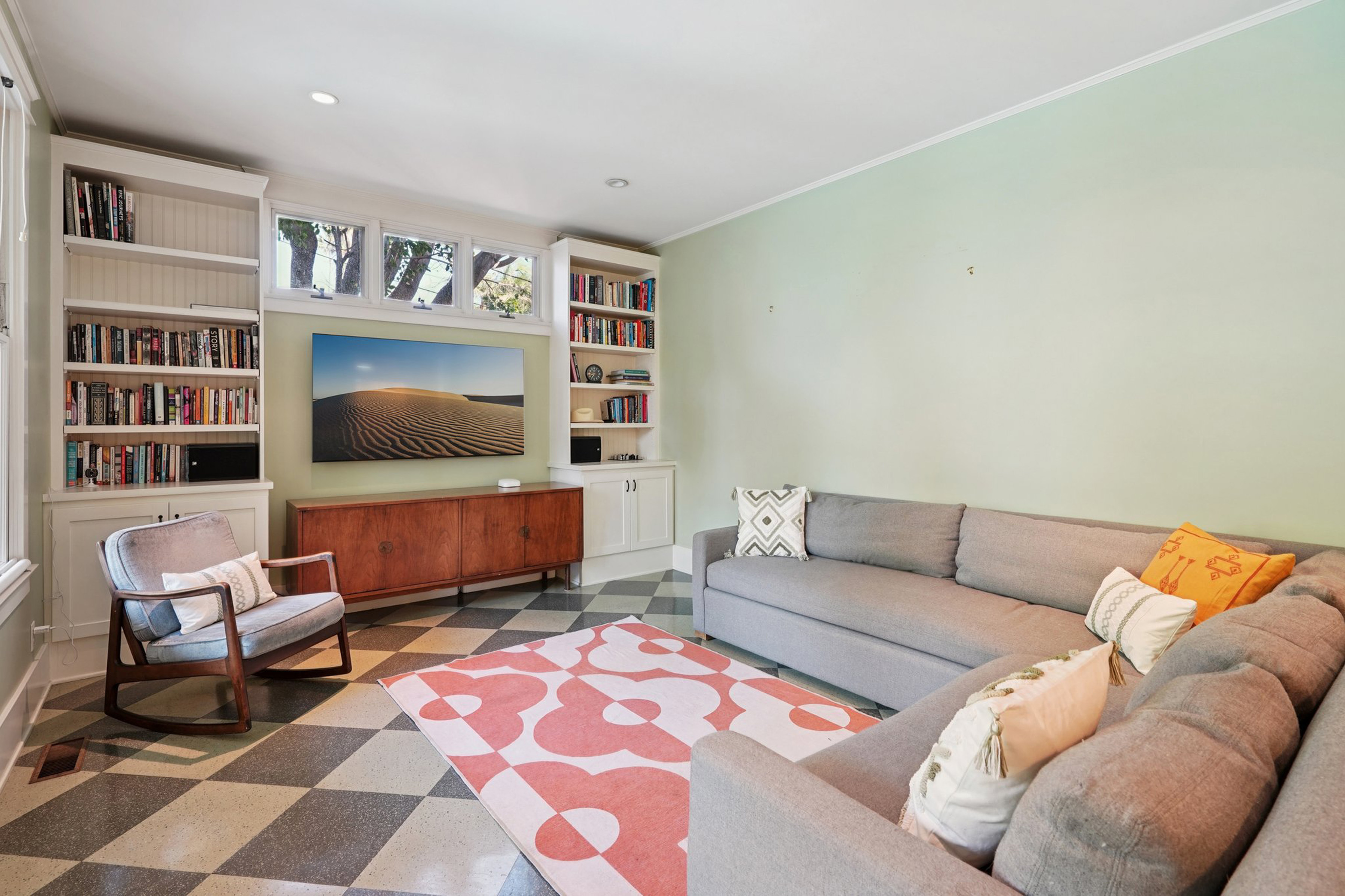 813 Crestmoore Place