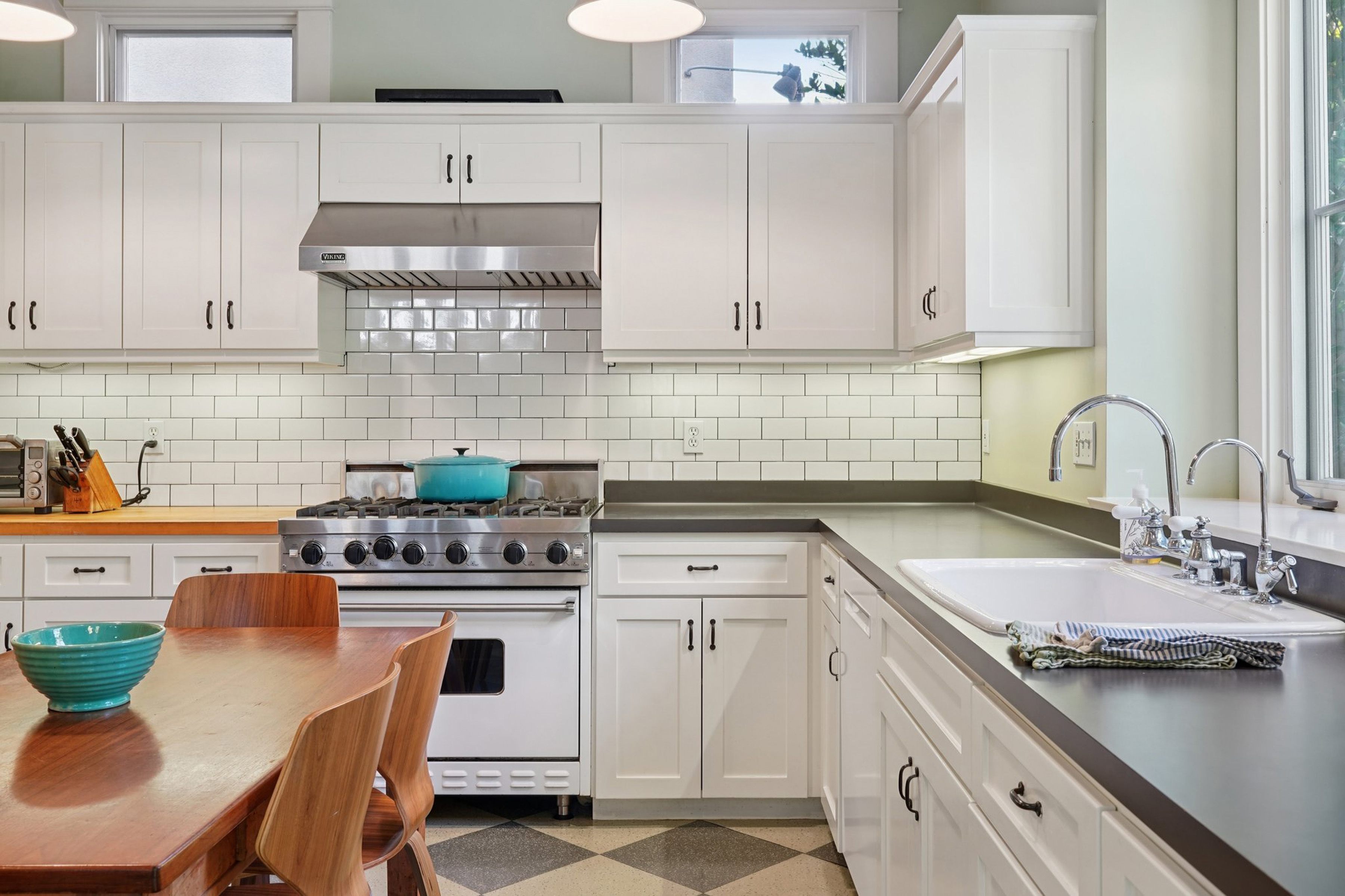 813 Crestmoore Place