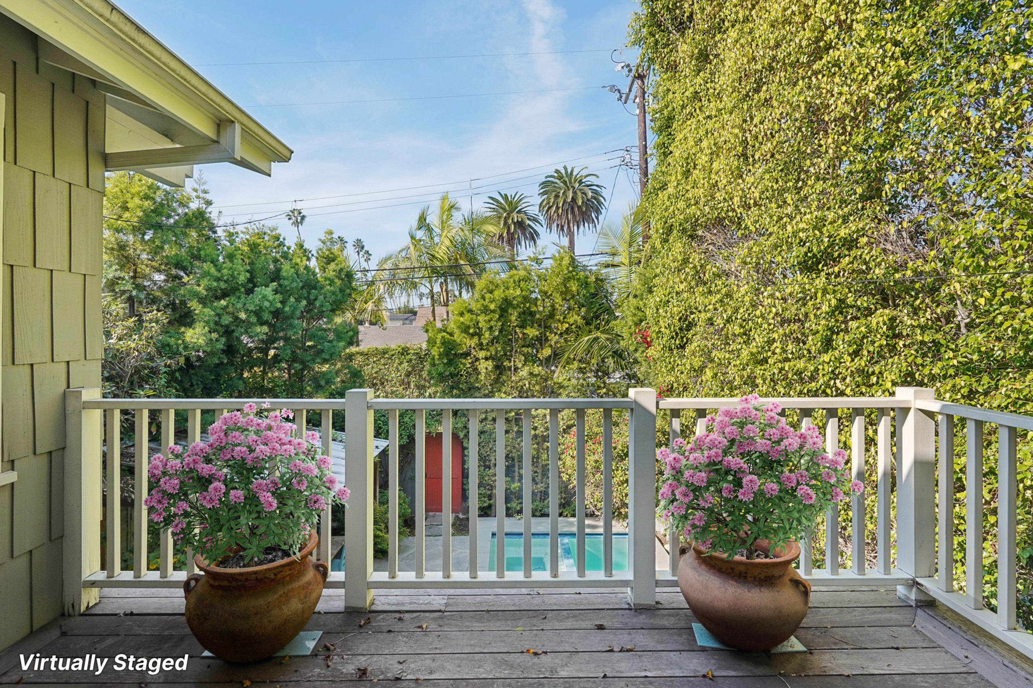 813 Crestmoore Place