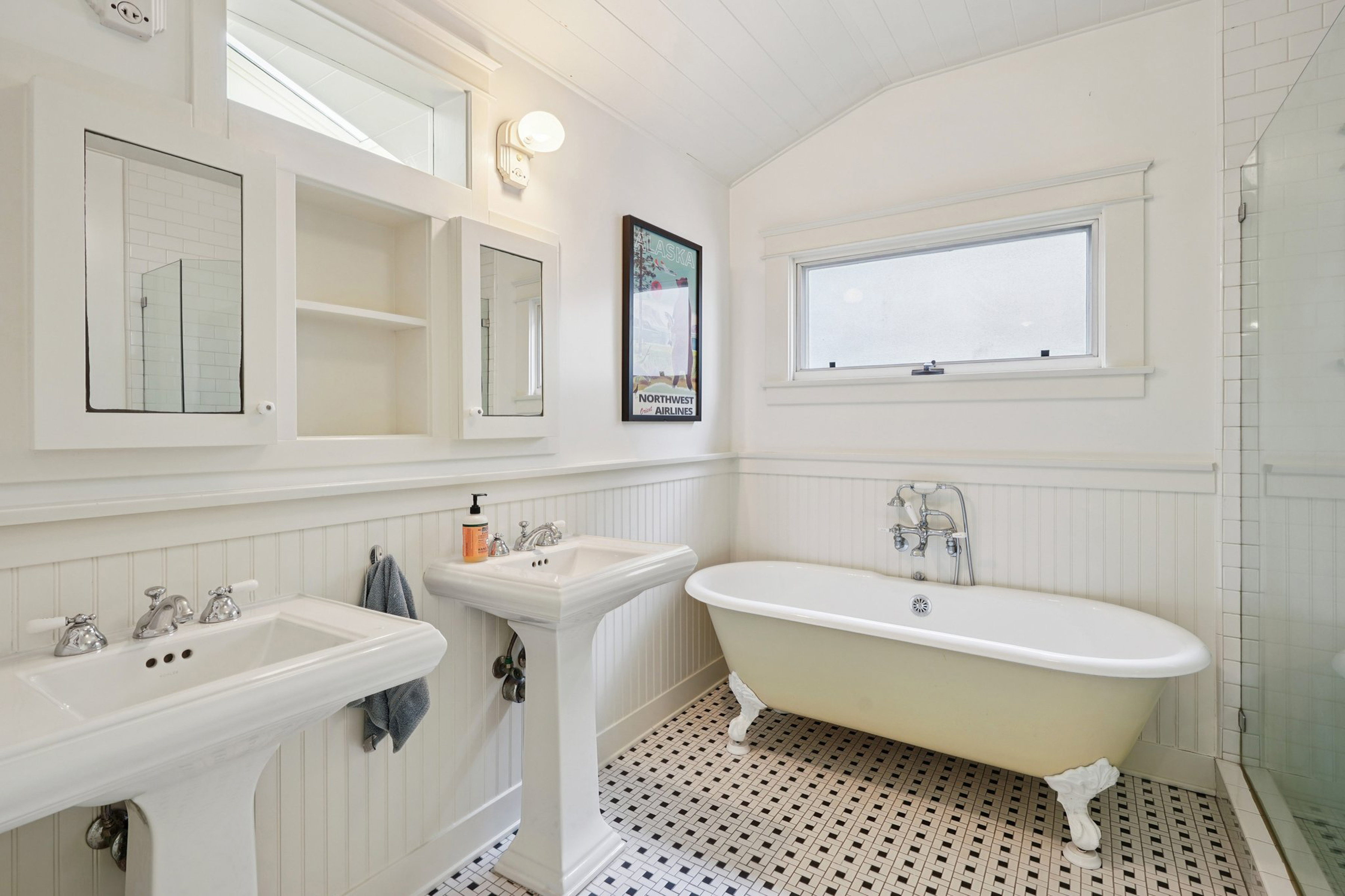 813 Crestmoore Place