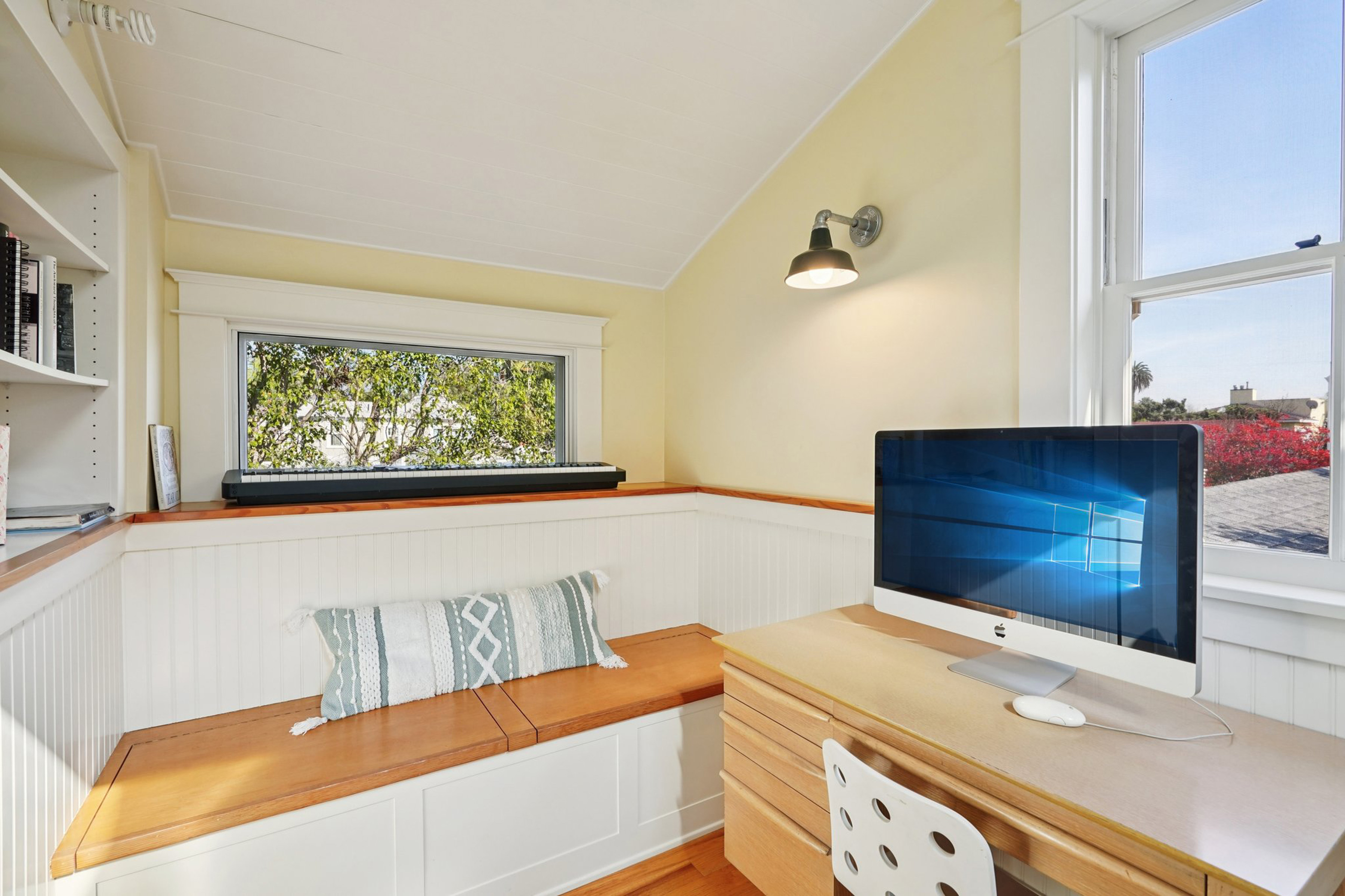 813 Crestmoore Place