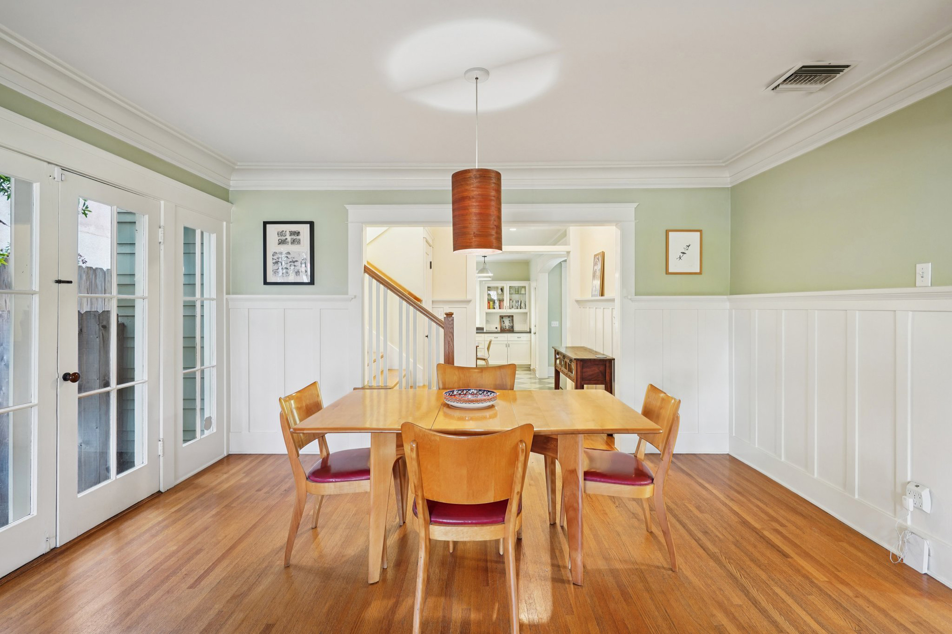 813 Crestmoore Place