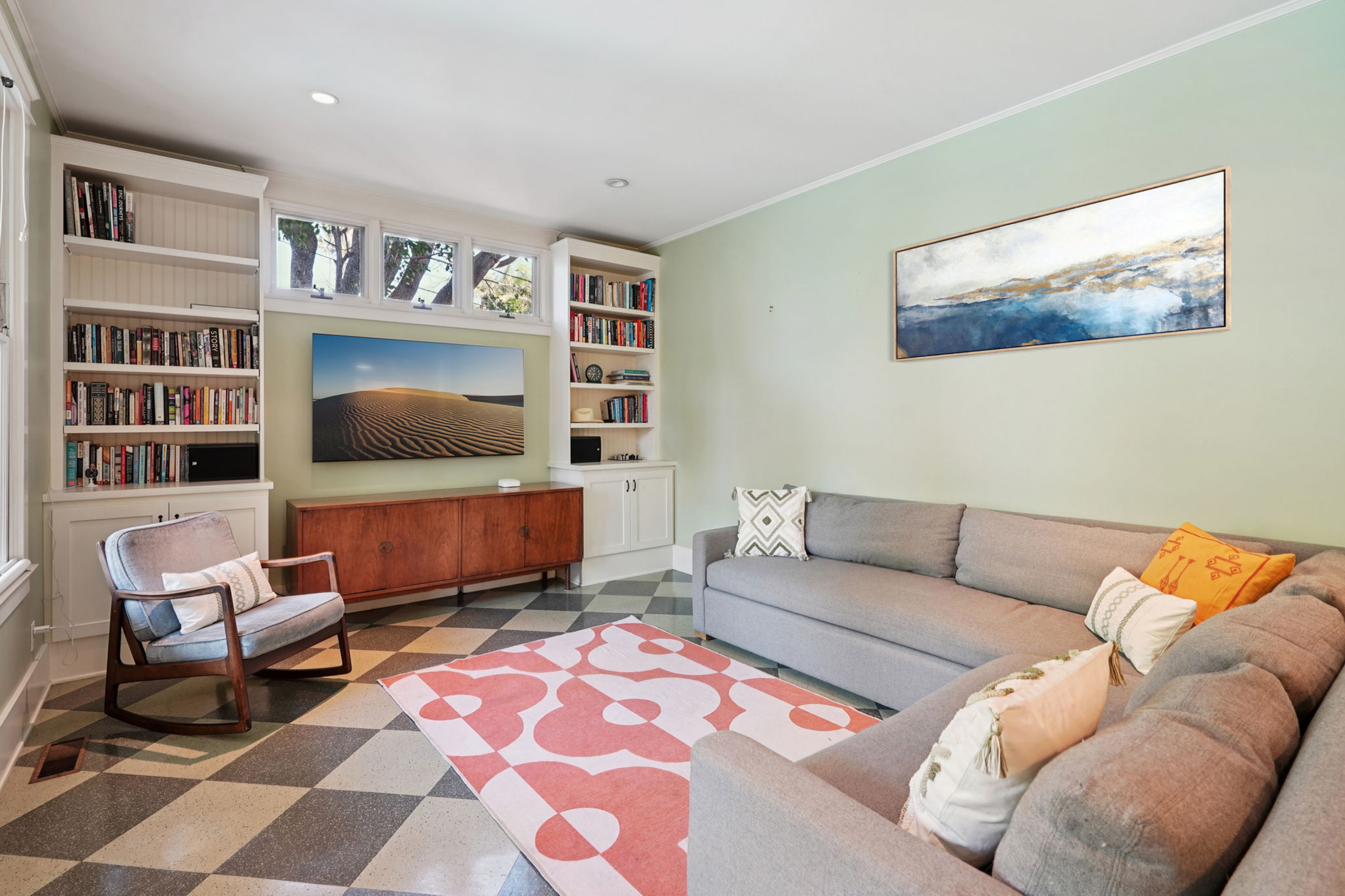 813 Crestmoore Place