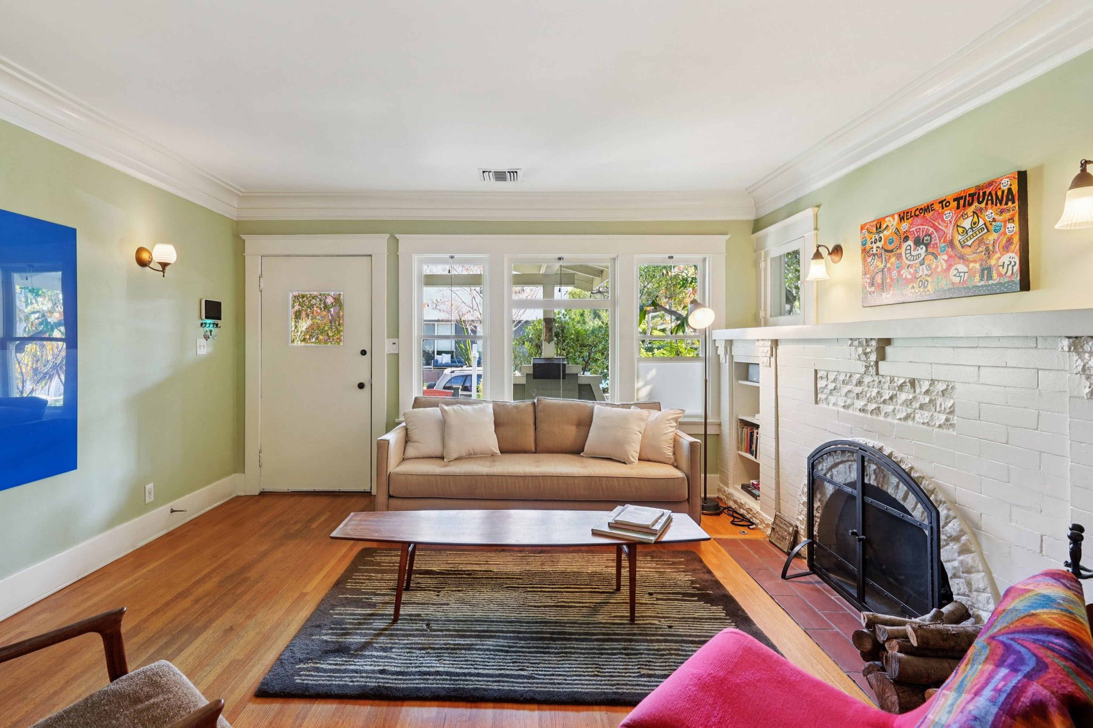 813 Crestmoore Place