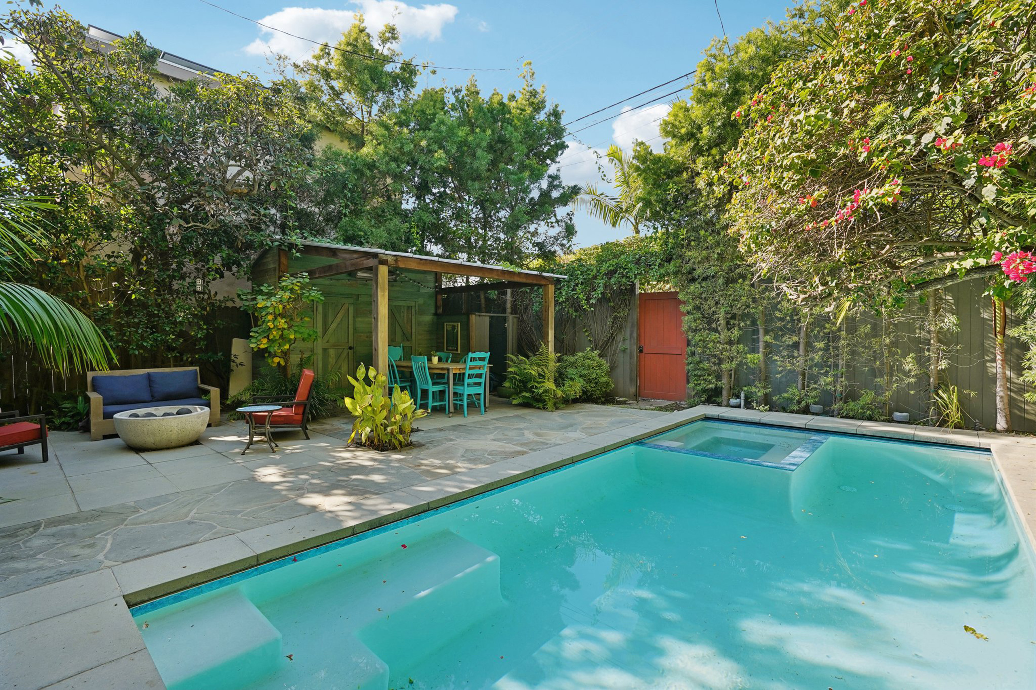 813 Crestmoore Place