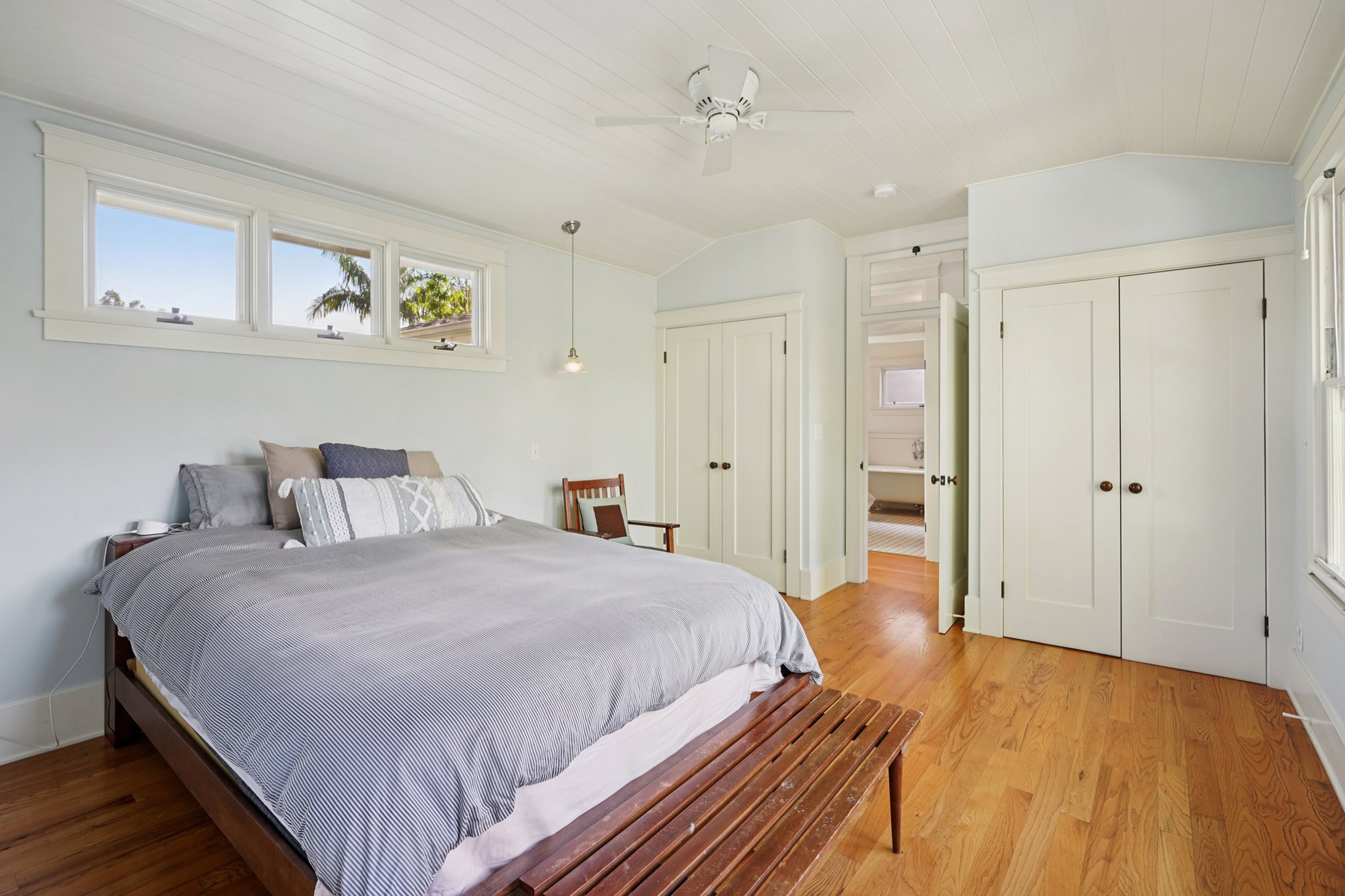 813 Crestmoore Place