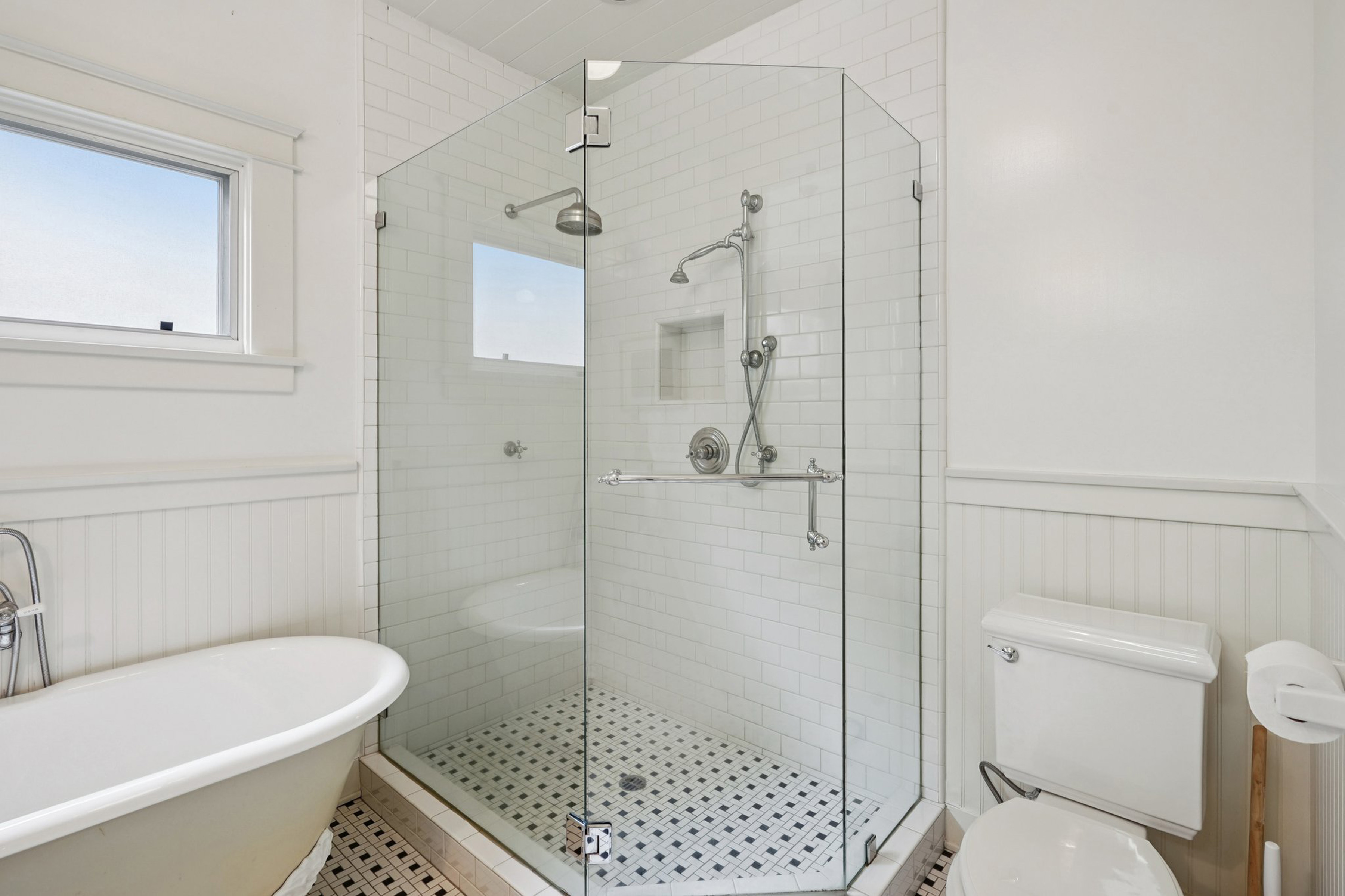 813 Crestmoore Place