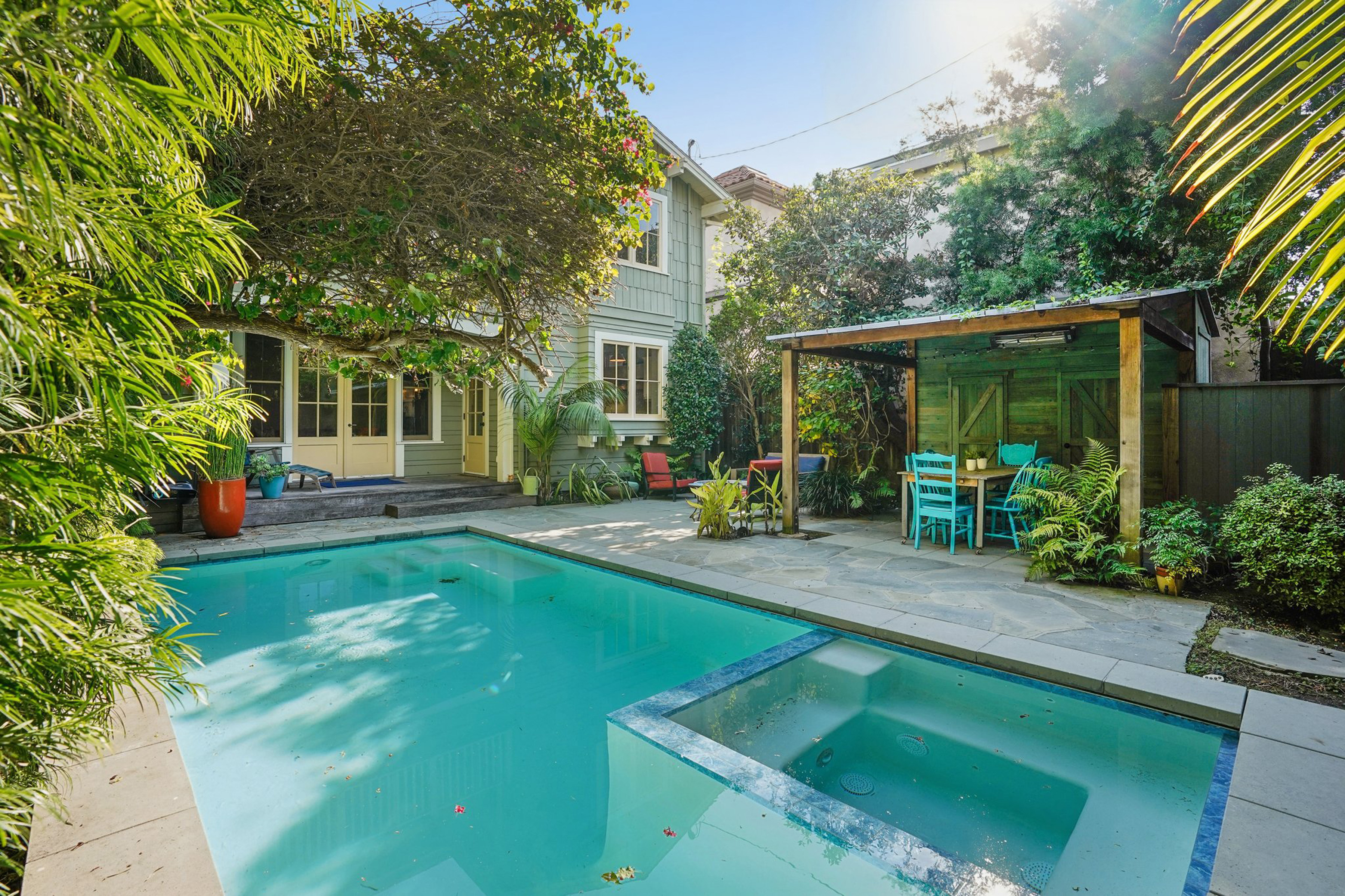 813 Crestmoore Place