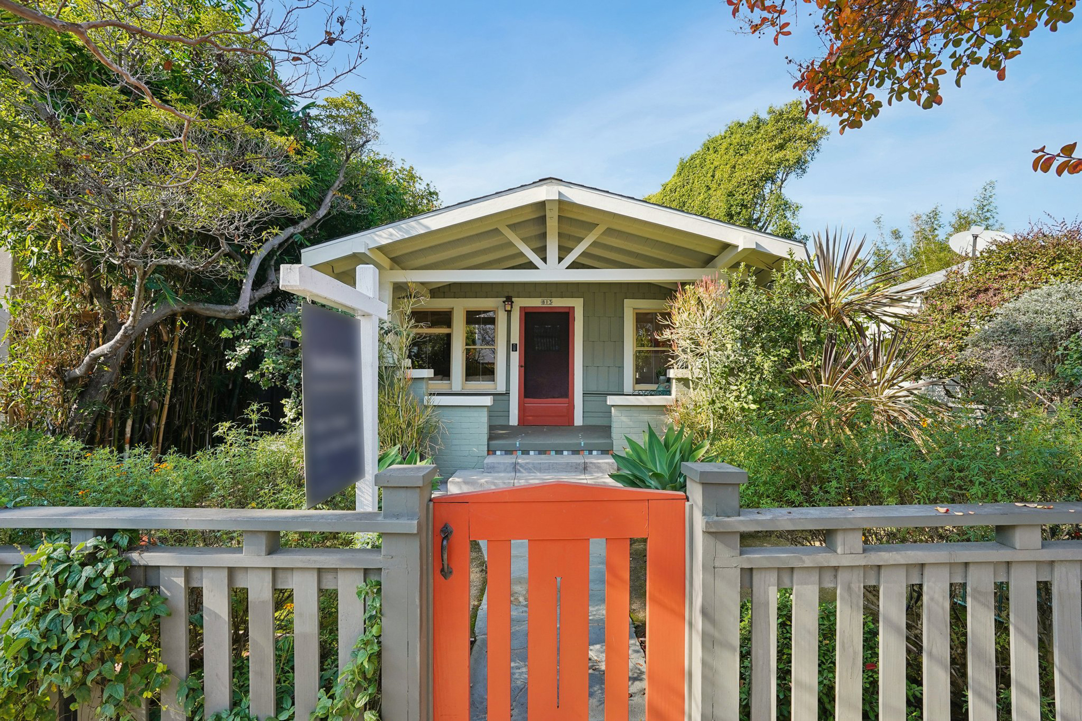 813 Crestmoore Place