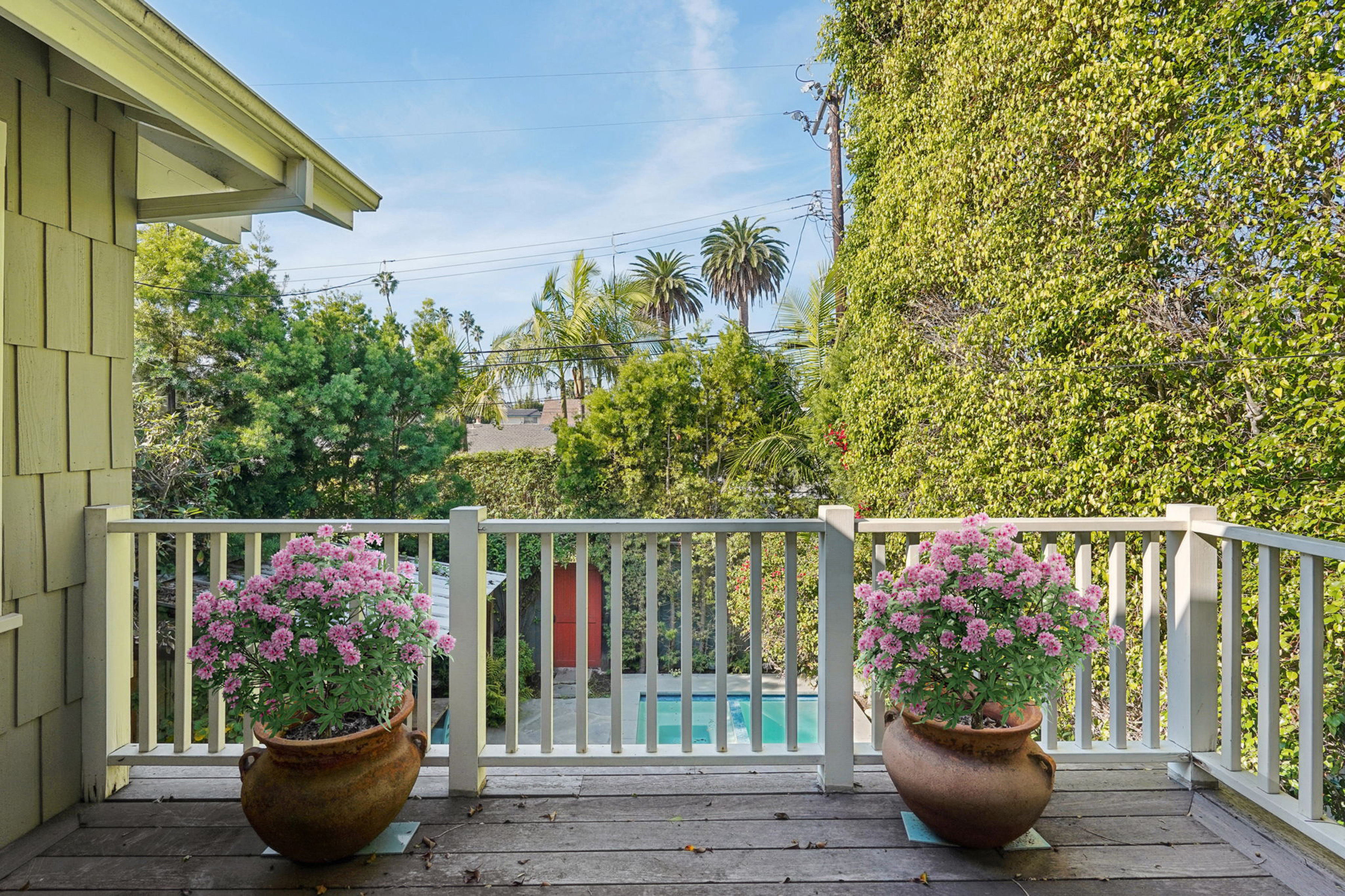 813 Crestmoore Place