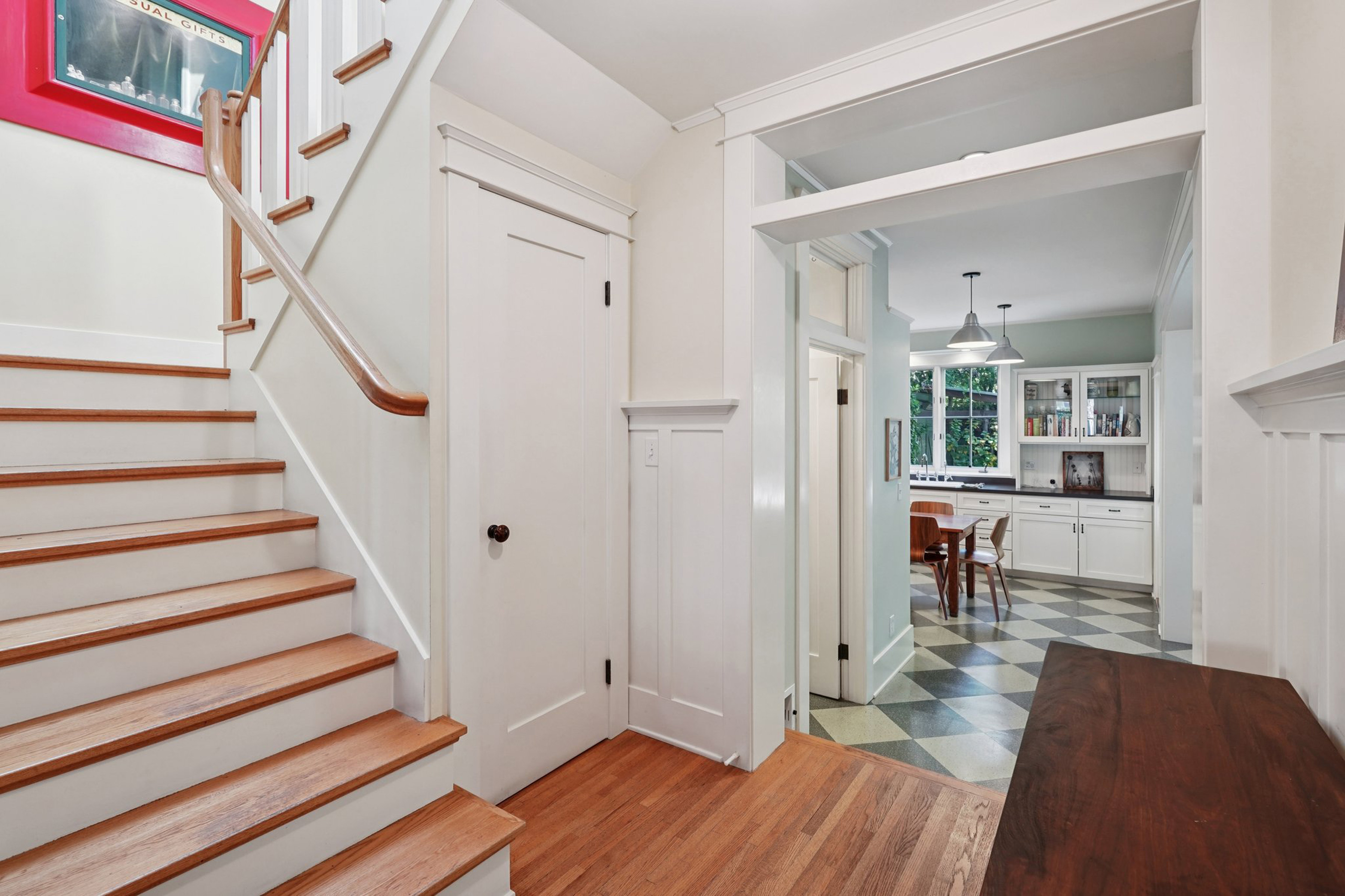 813 Crestmoore Place