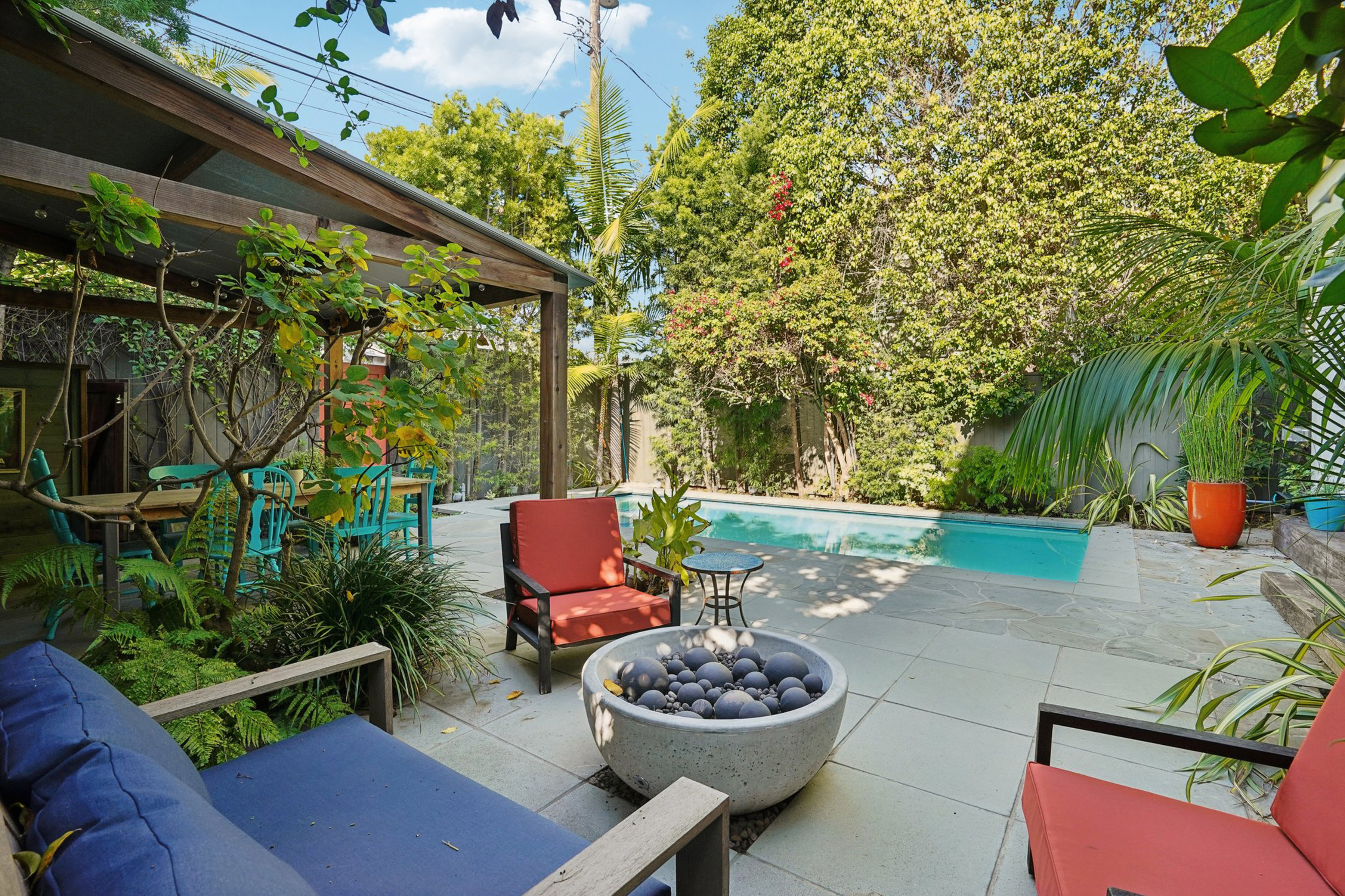 813 Crestmoore Place