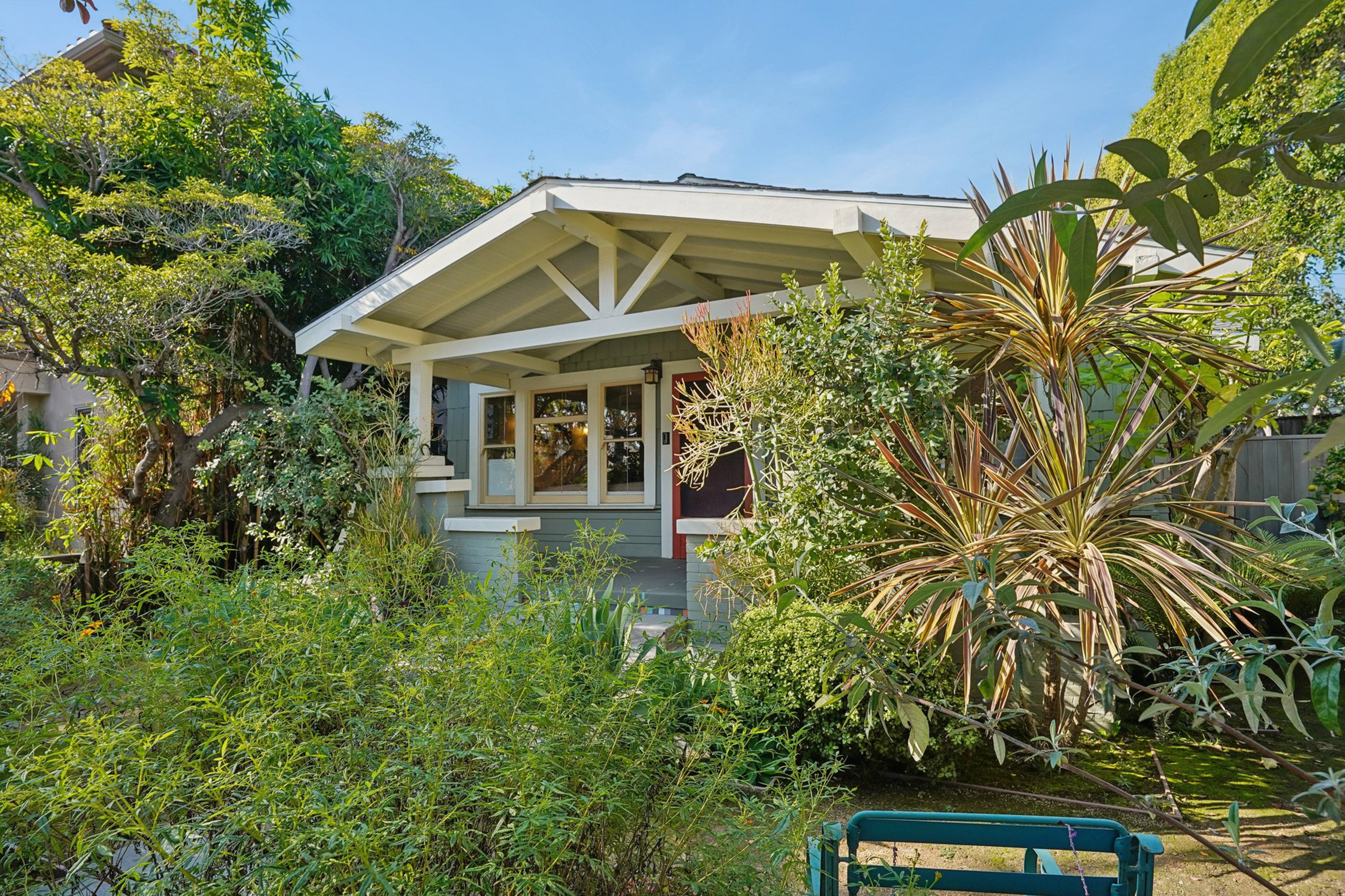 813 Crestmoore Place