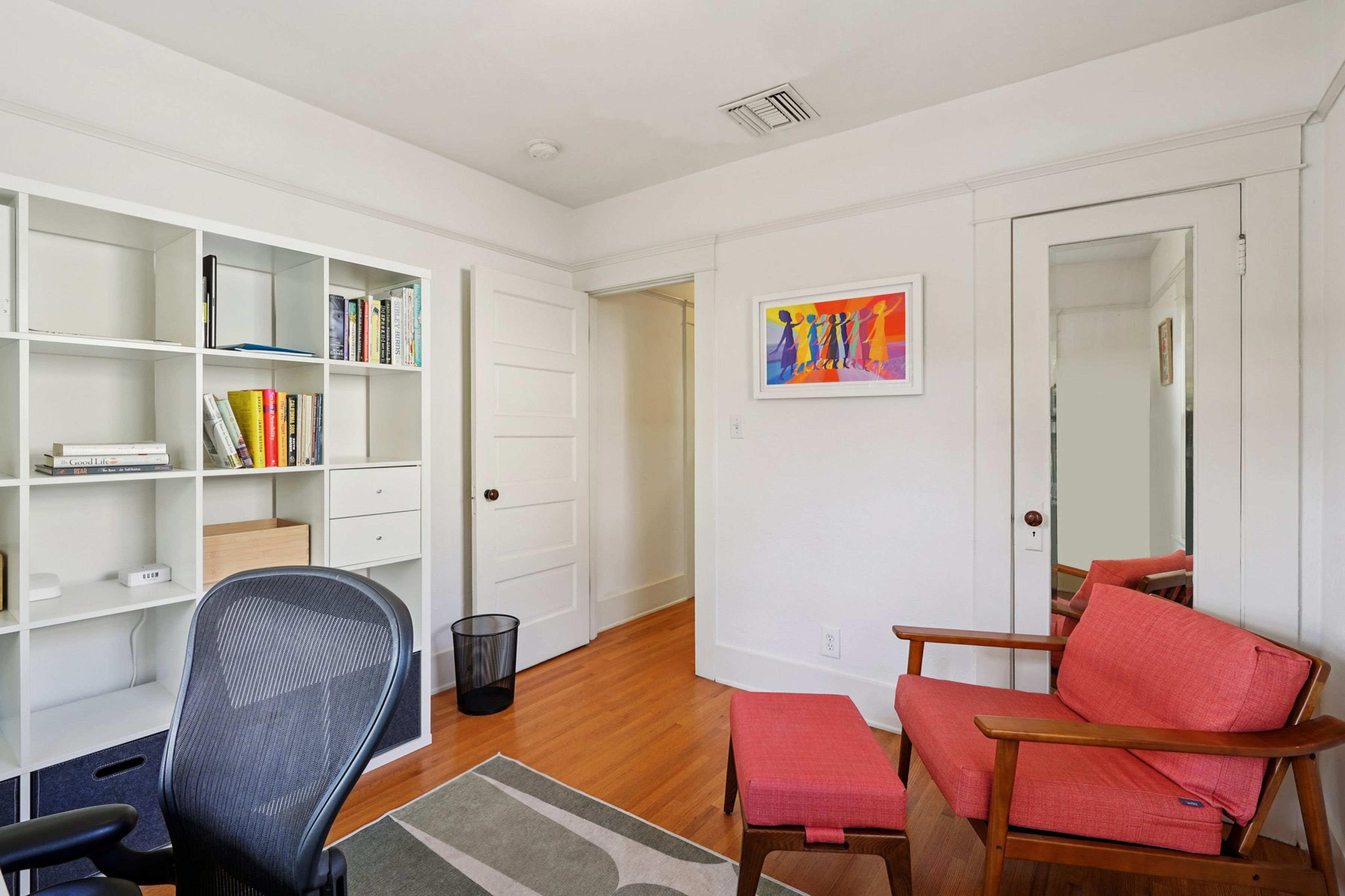 813 Crestmoore Place