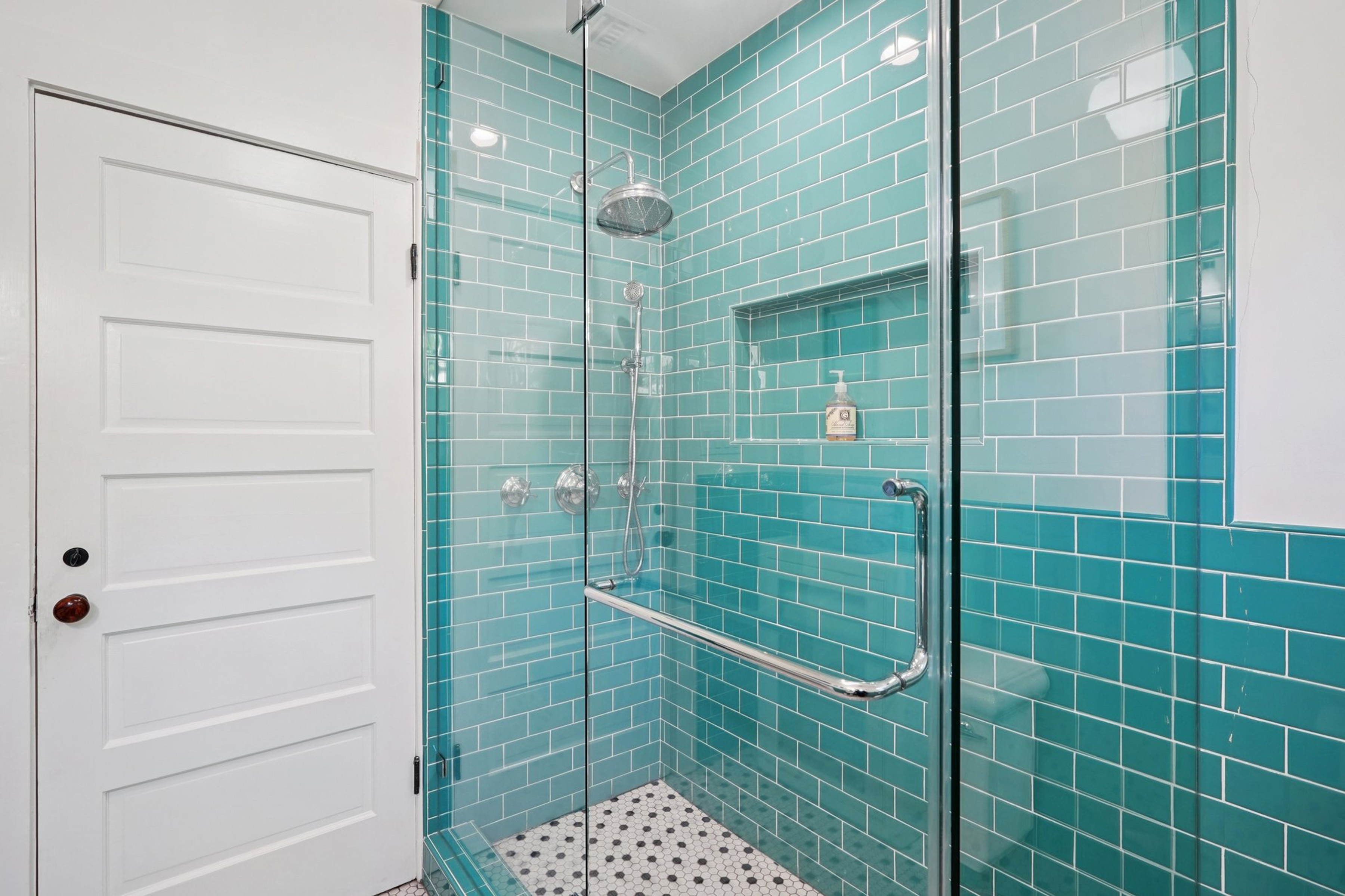 813 Crestmoore Place