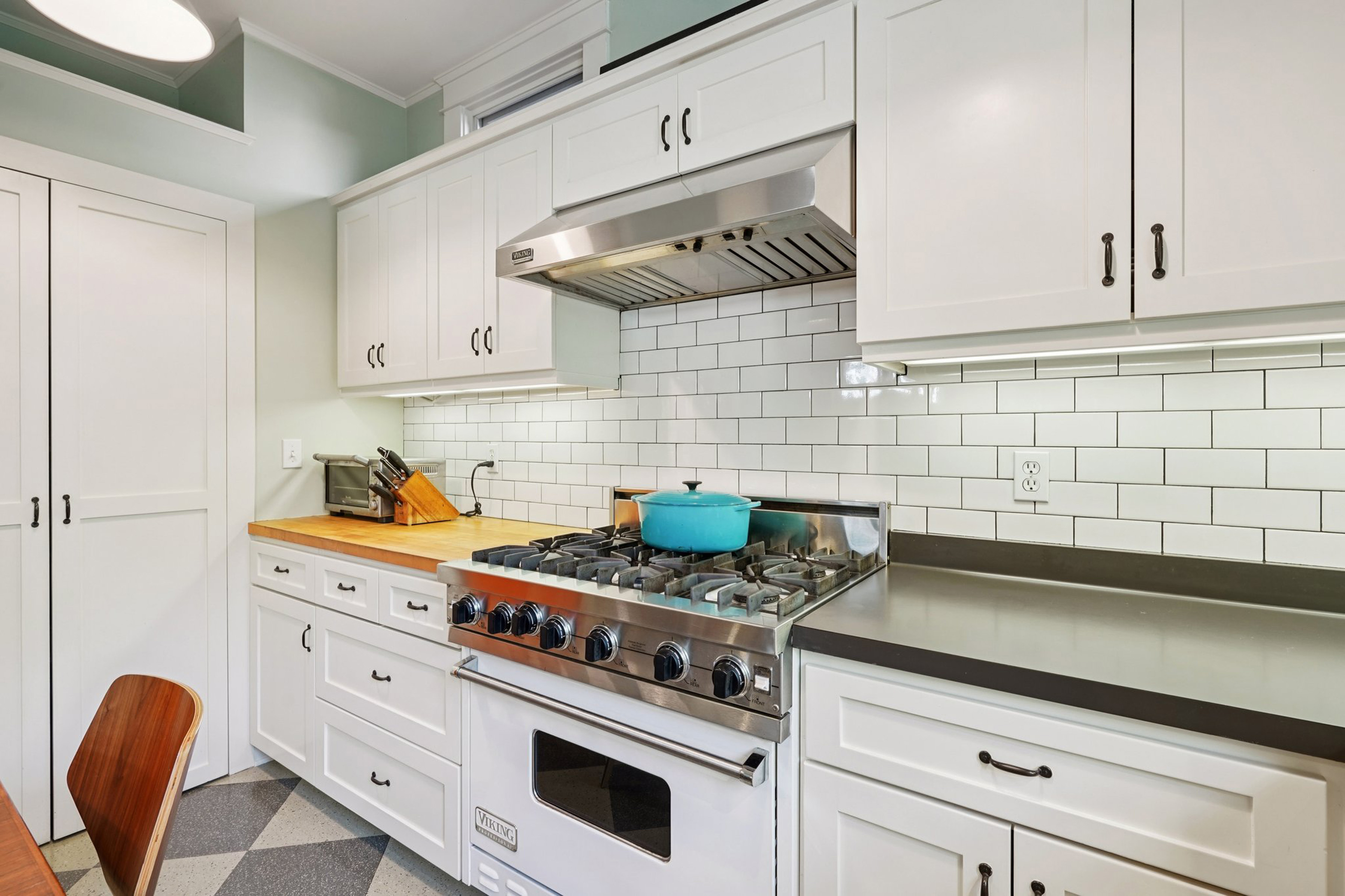 813 Crestmoore Place