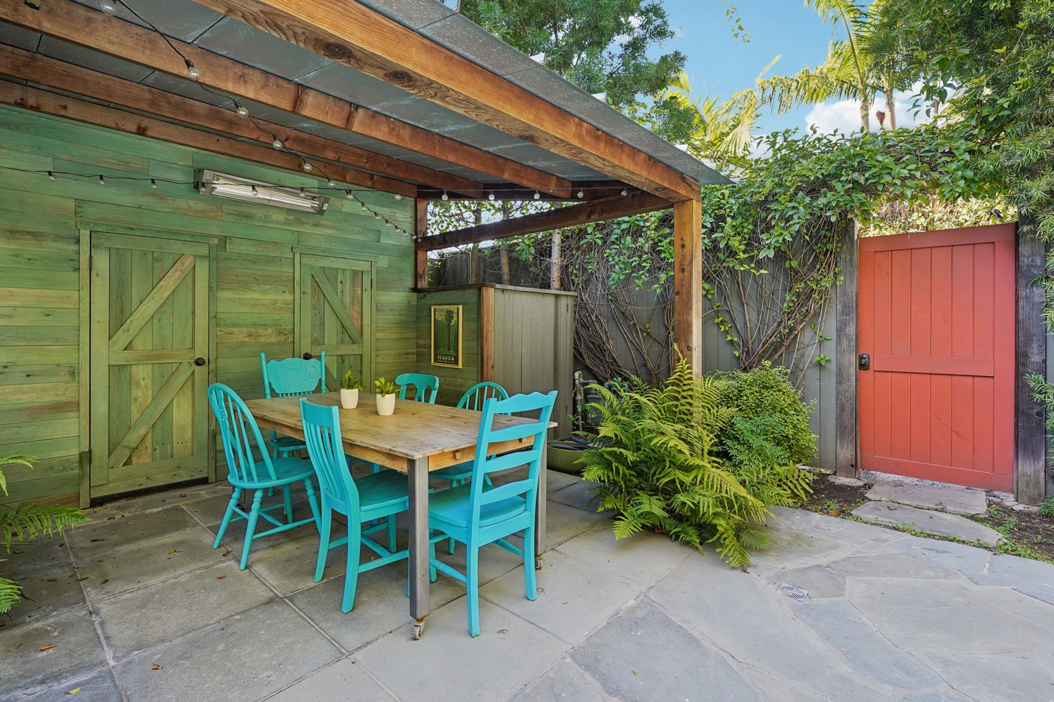 813 Crestmoore Place