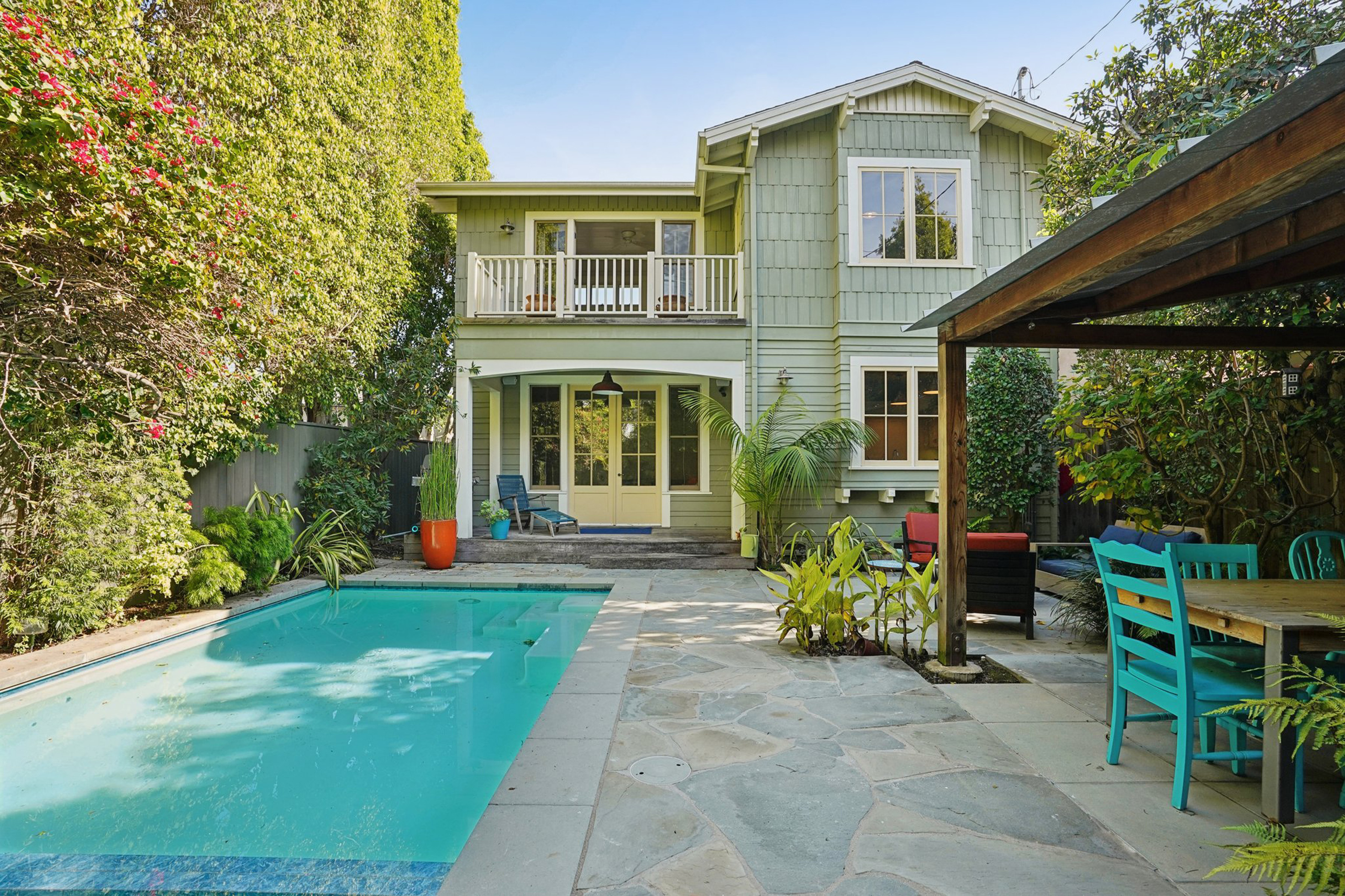 813 Crestmoore Place