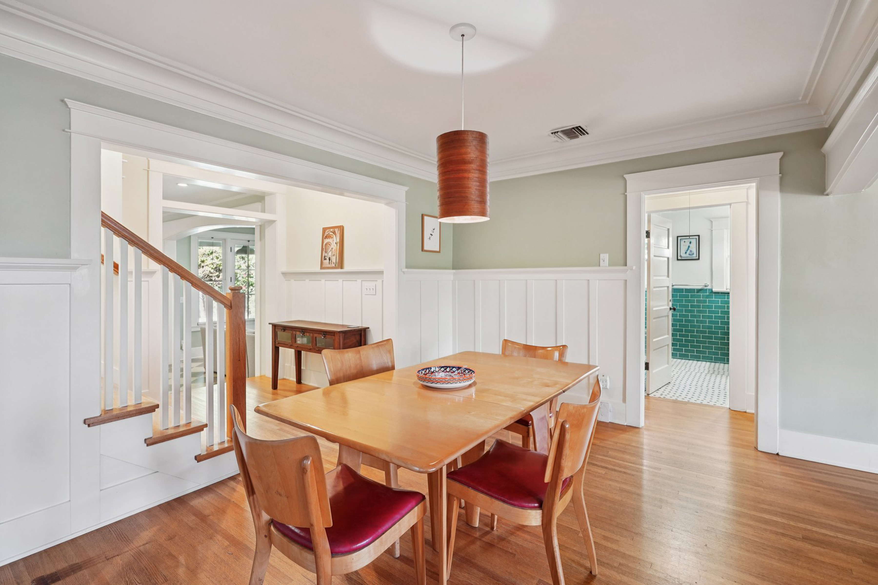 813 Crestmoore Place