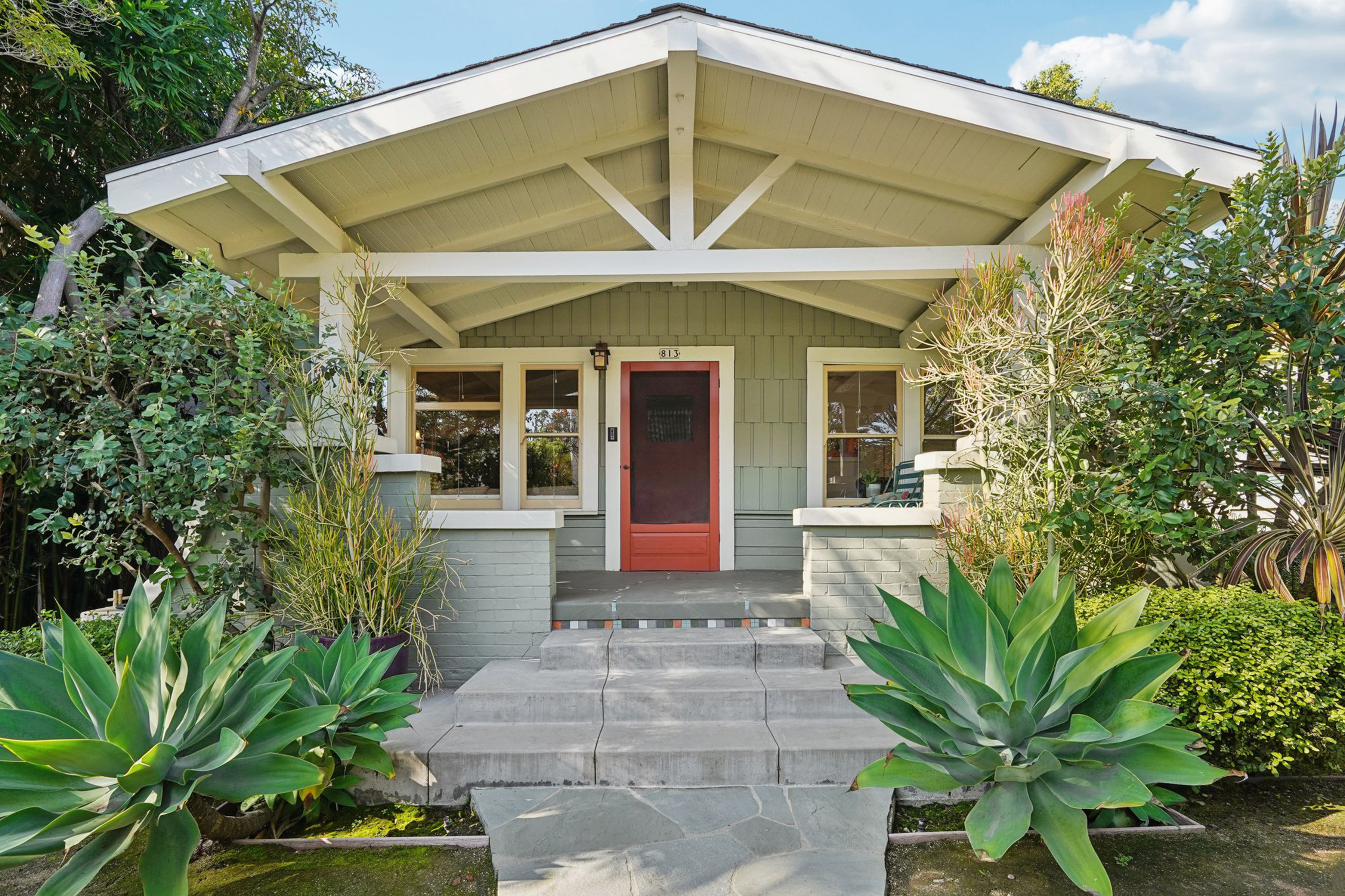 813 Crestmoore Place