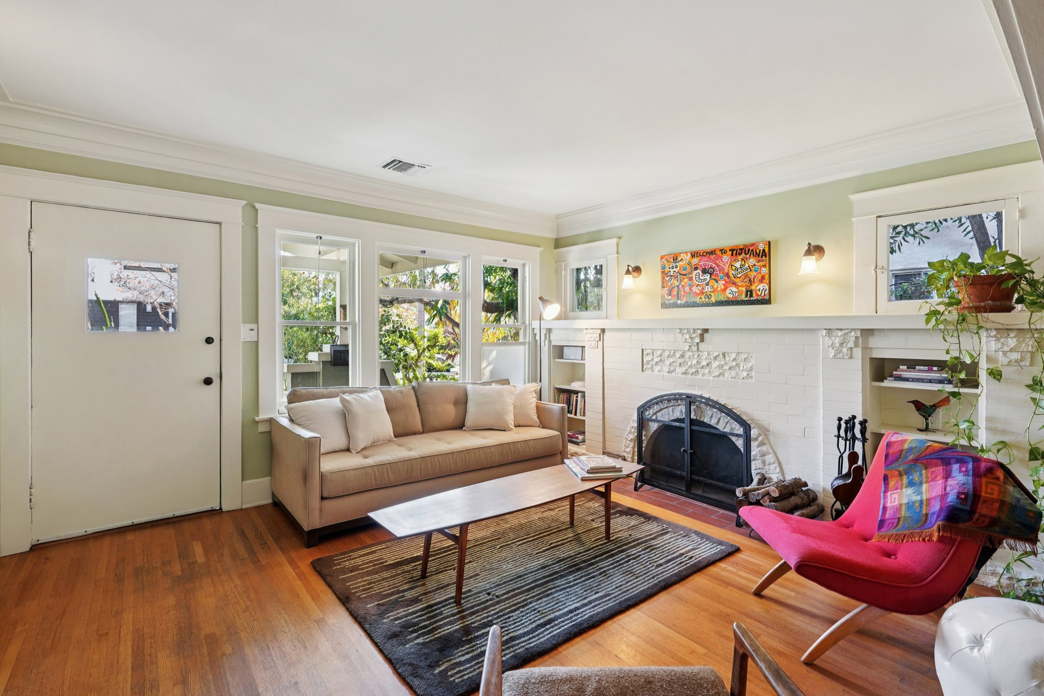 813 Crestmoore Place