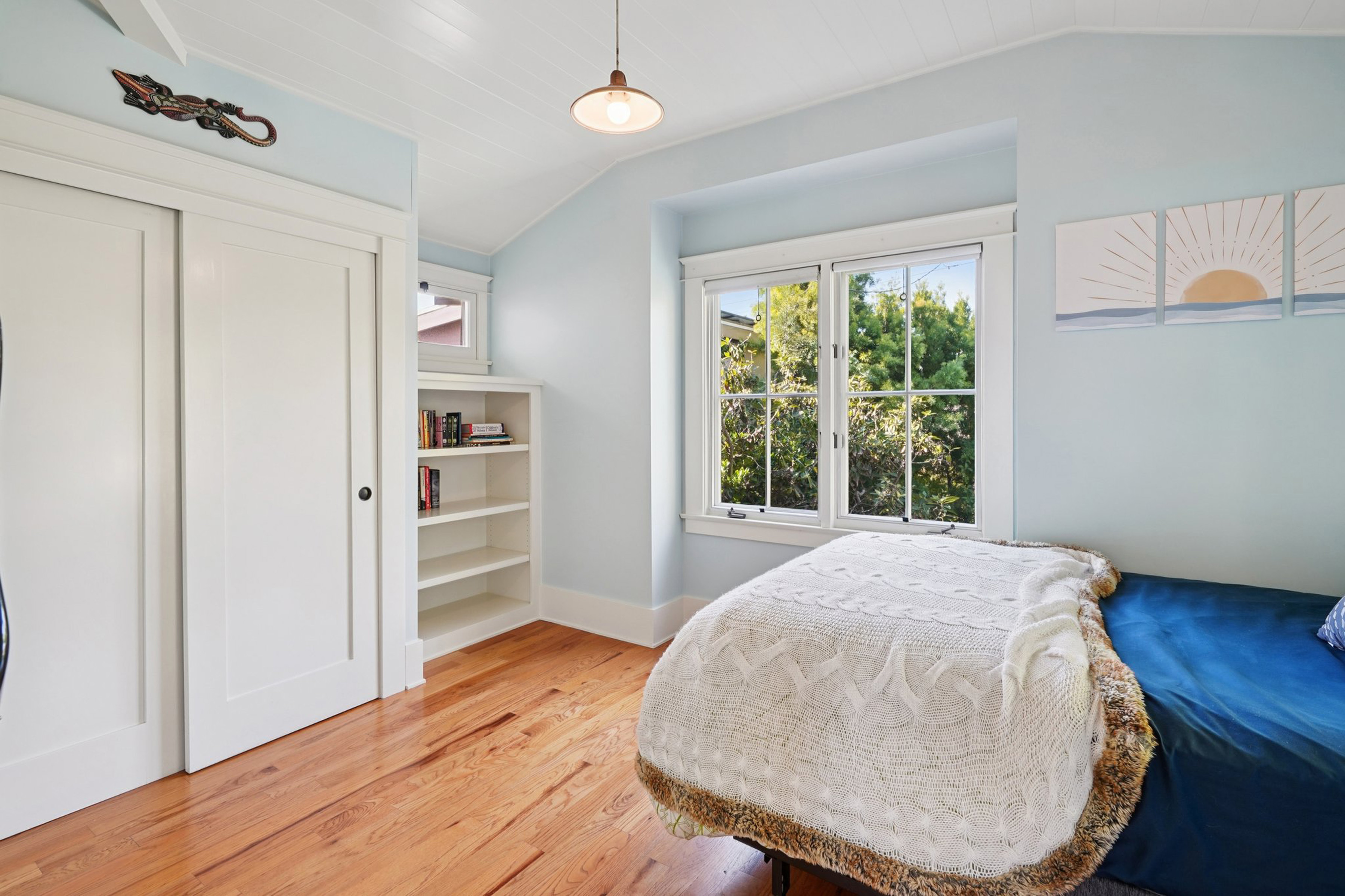 813 Crestmoore Place