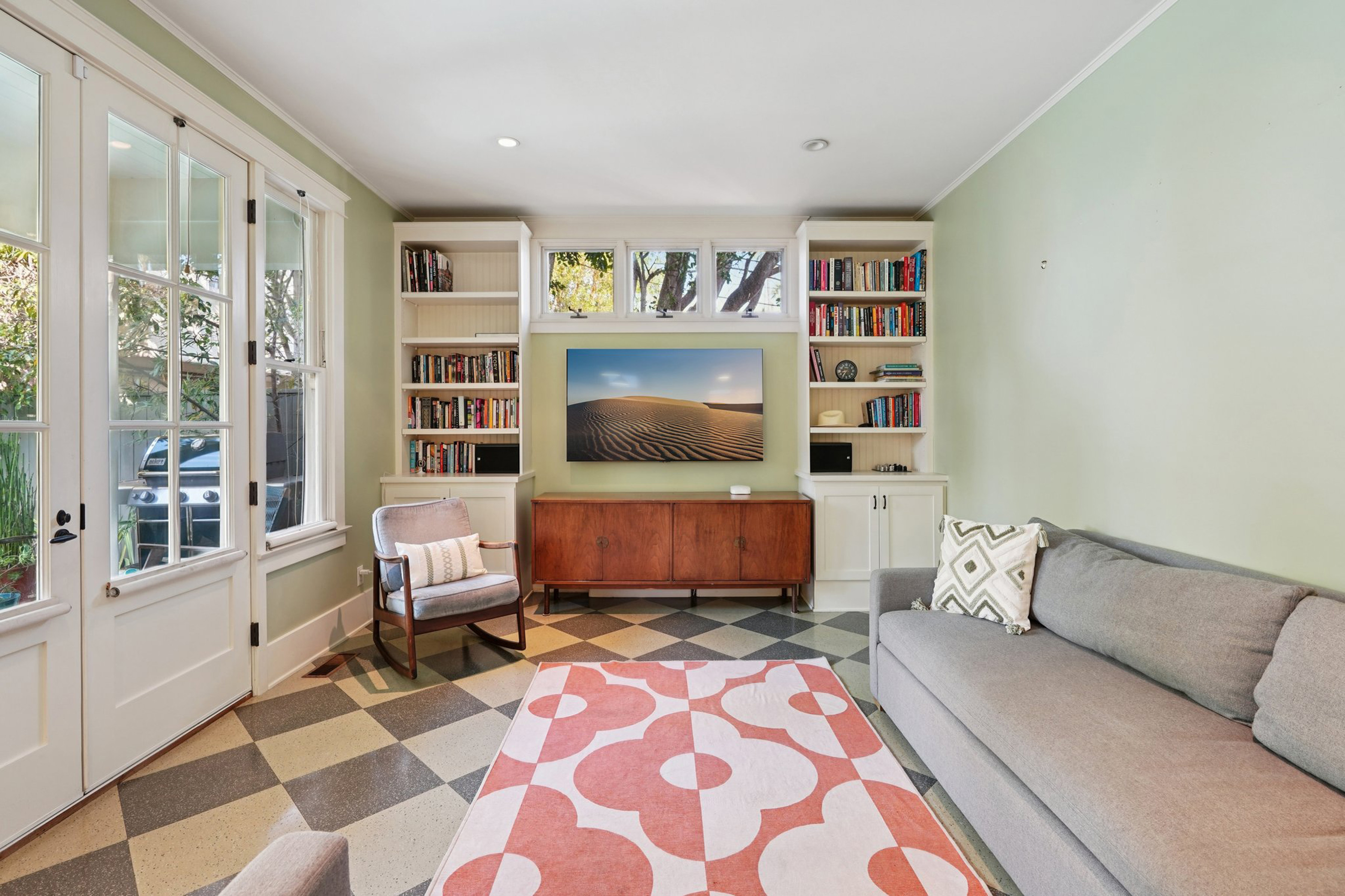 813 Crestmoore Place
