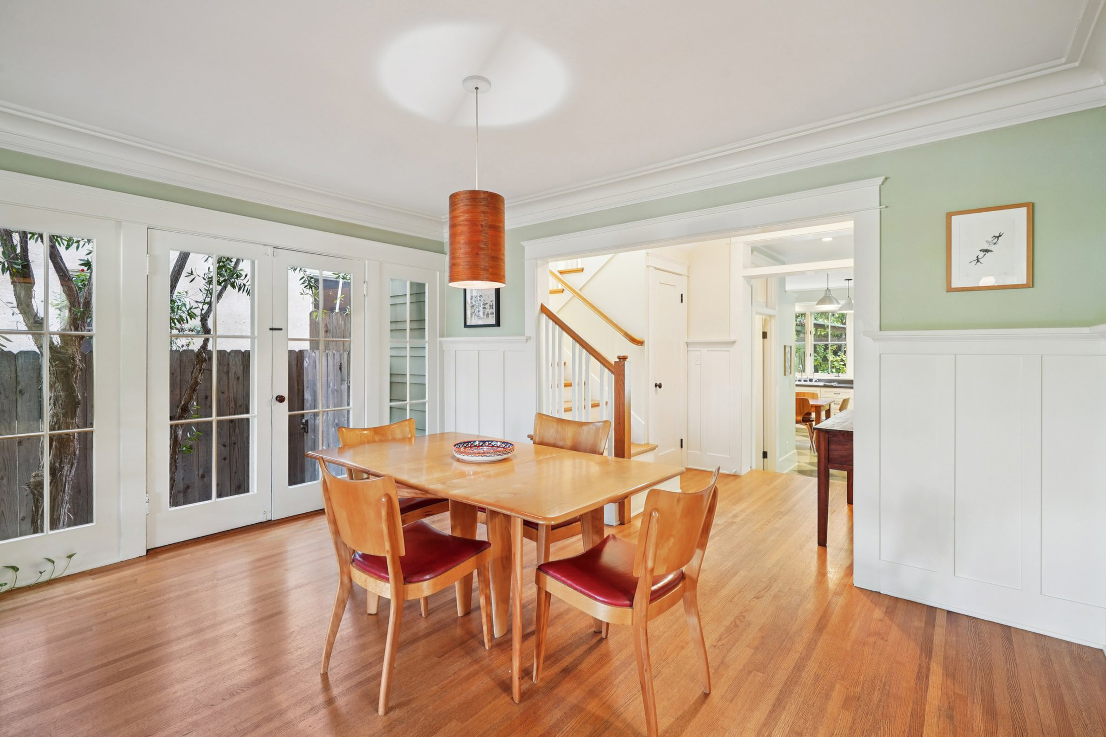 813 Crestmoore Place