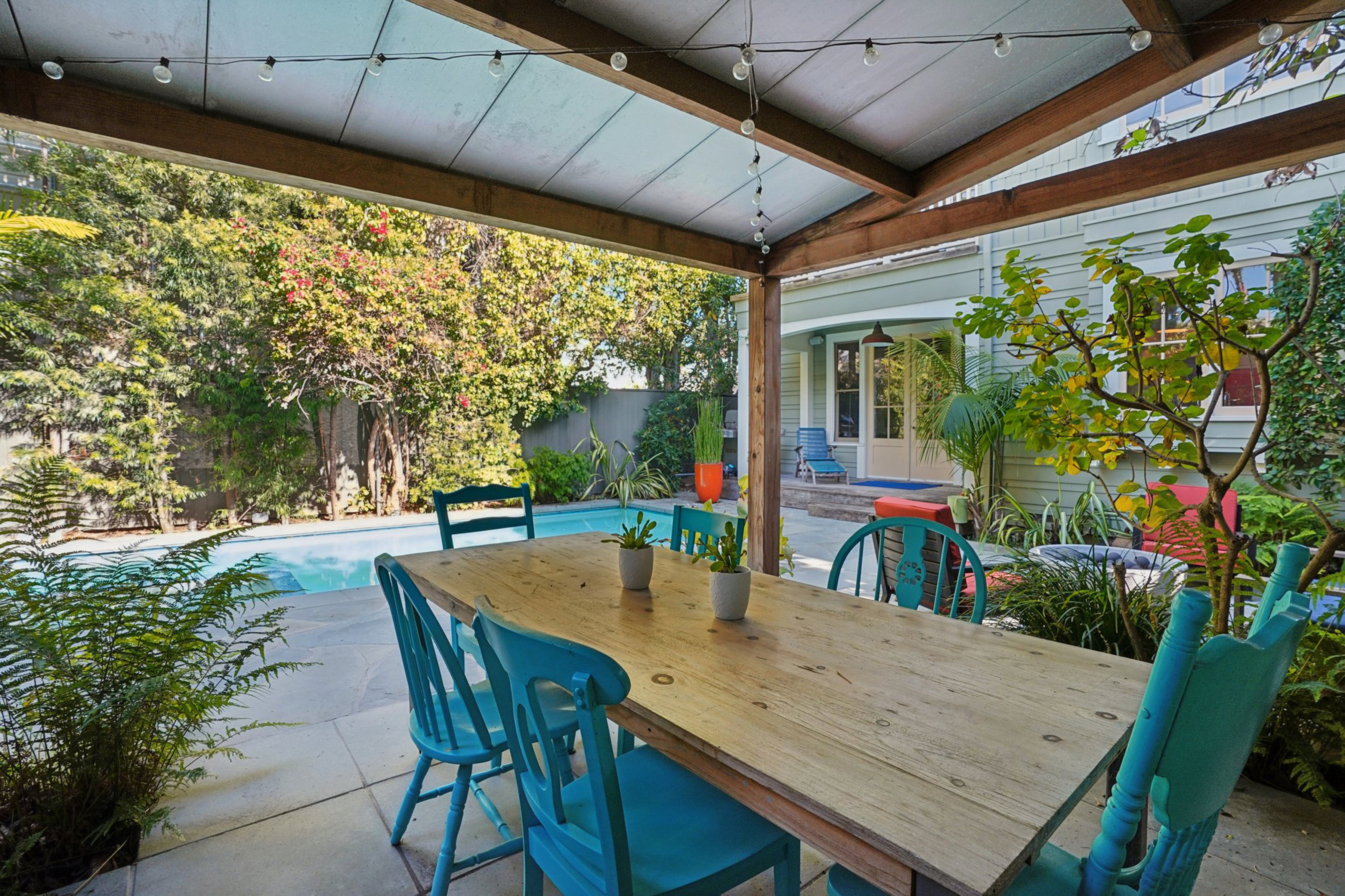 813 Crestmoore Place