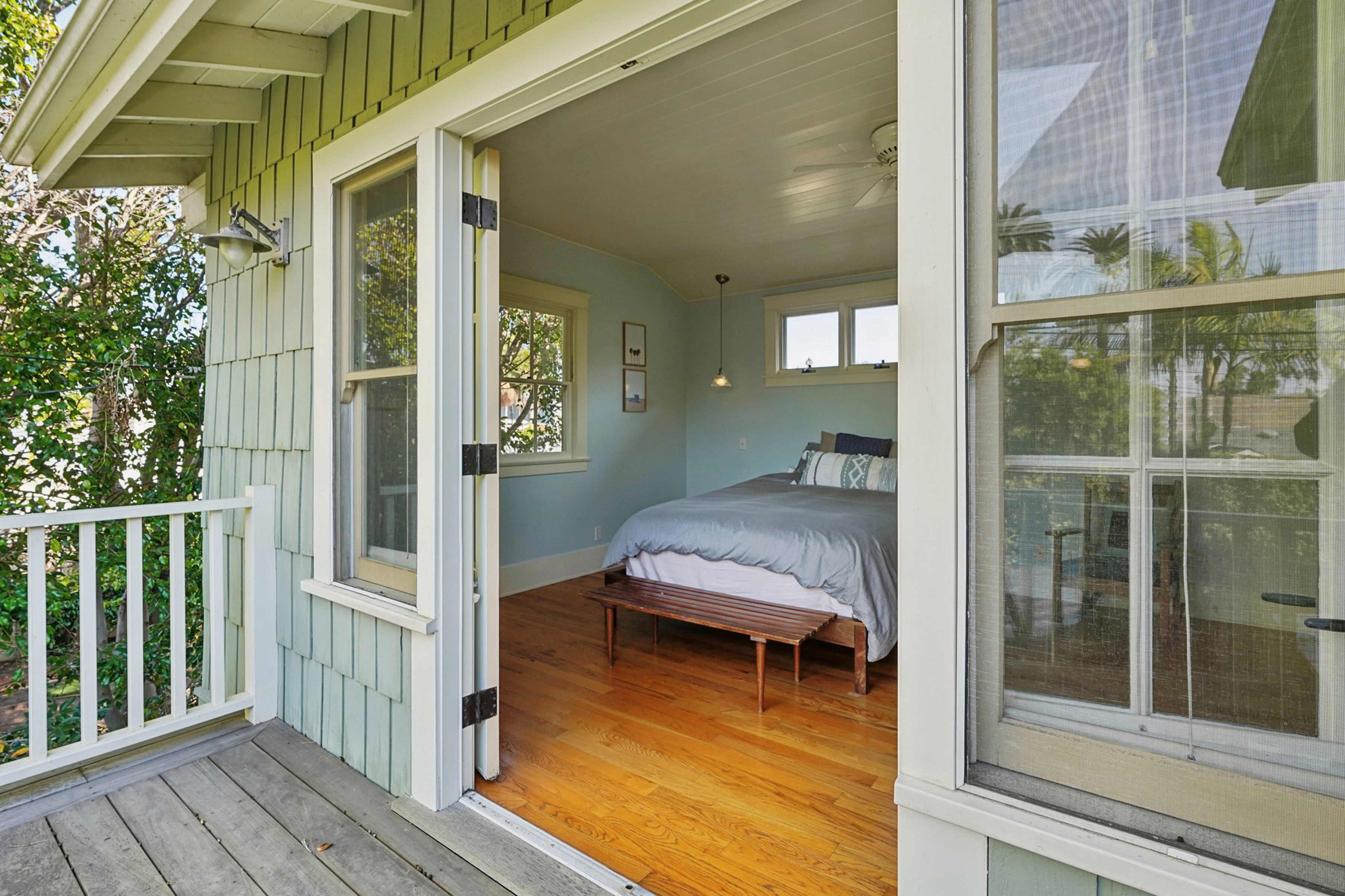 813 Crestmoore Place