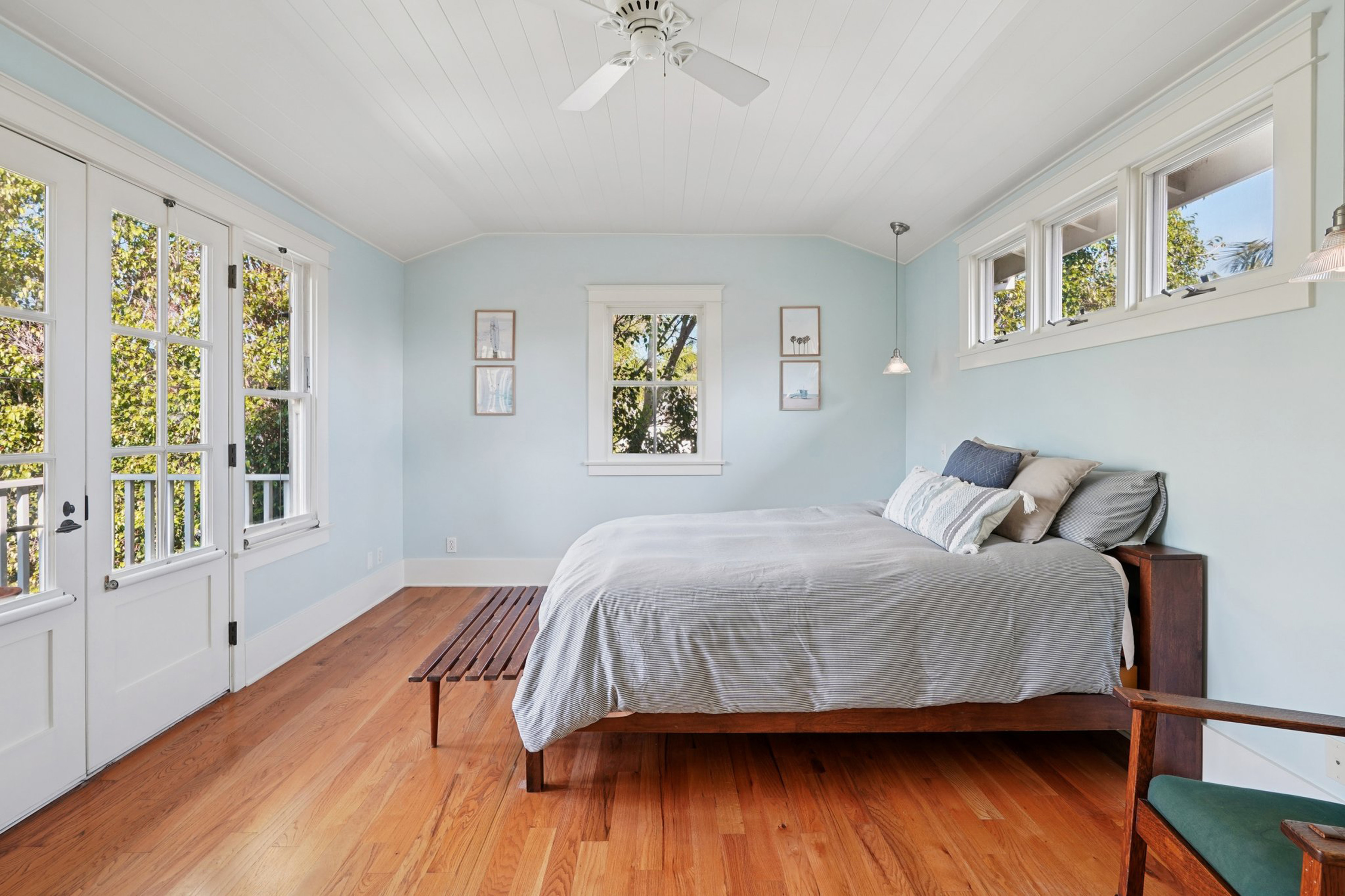 813 Crestmoore Place