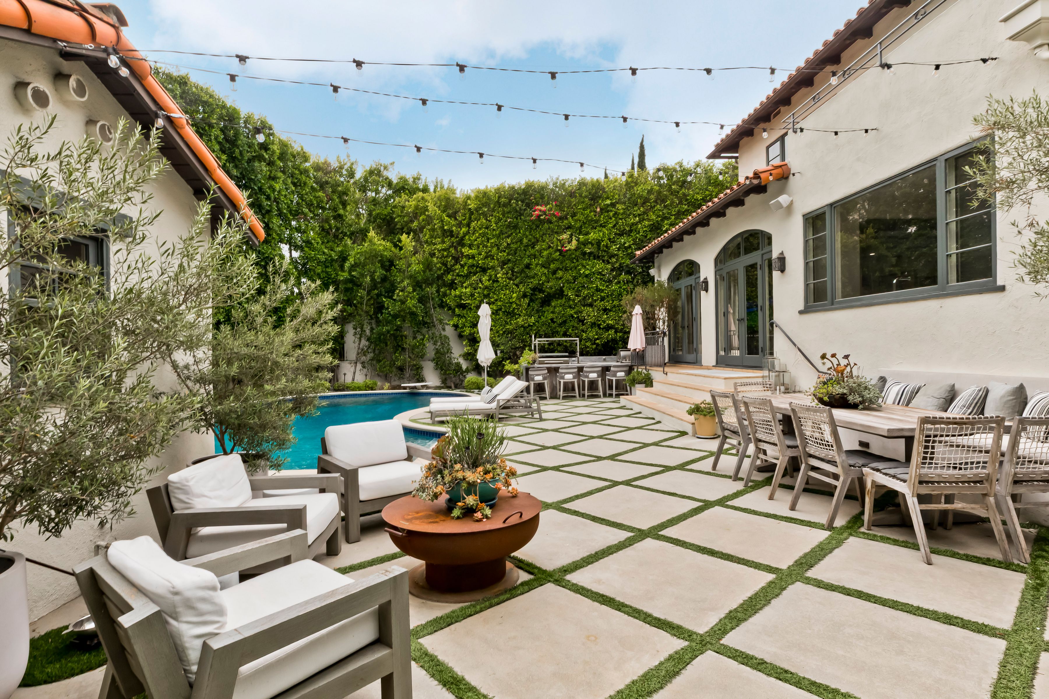 10778 Weyburn Avenue