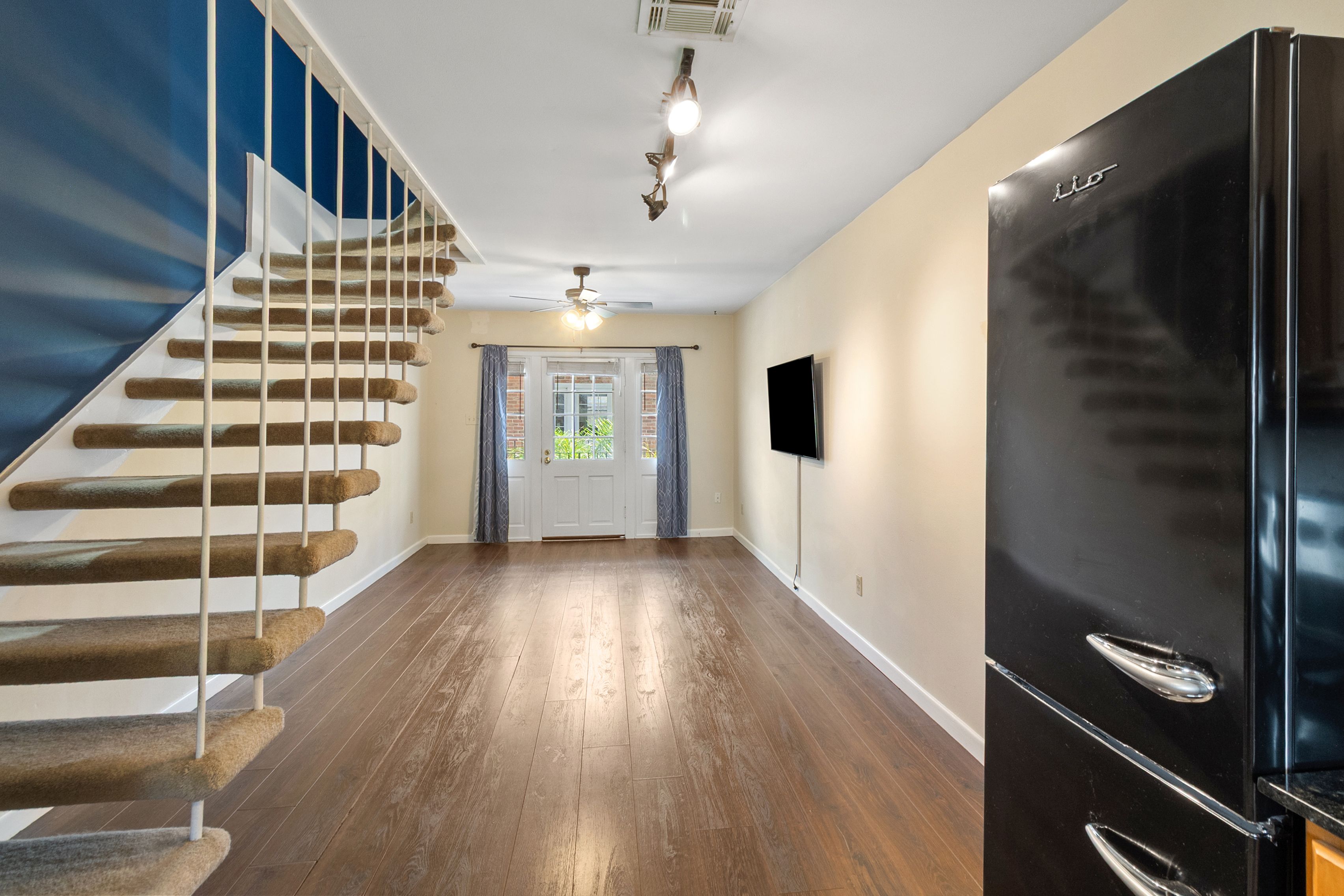 301 Seattle Street #11