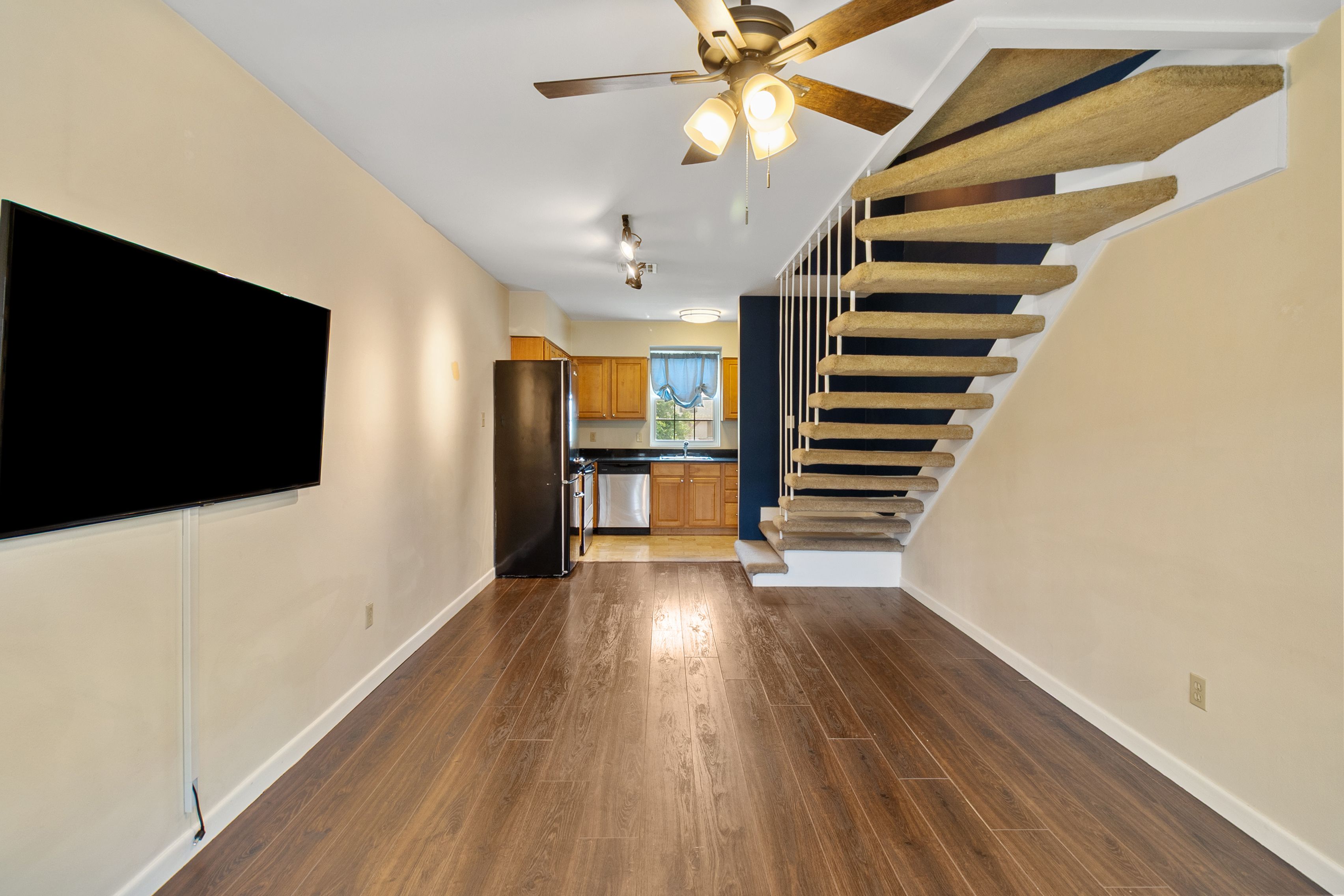 301 Seattle Street #11