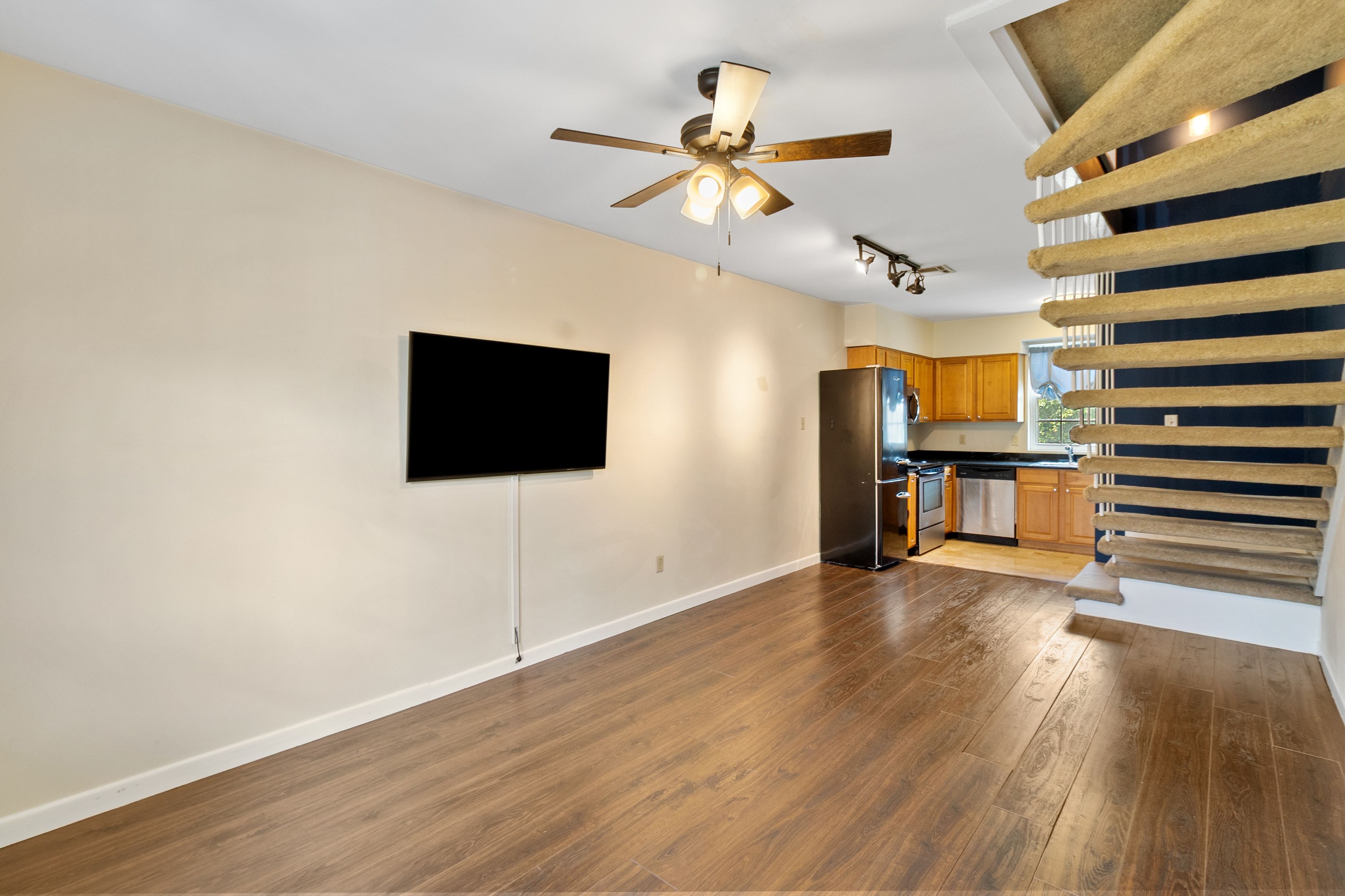 301 Seattle Street #11