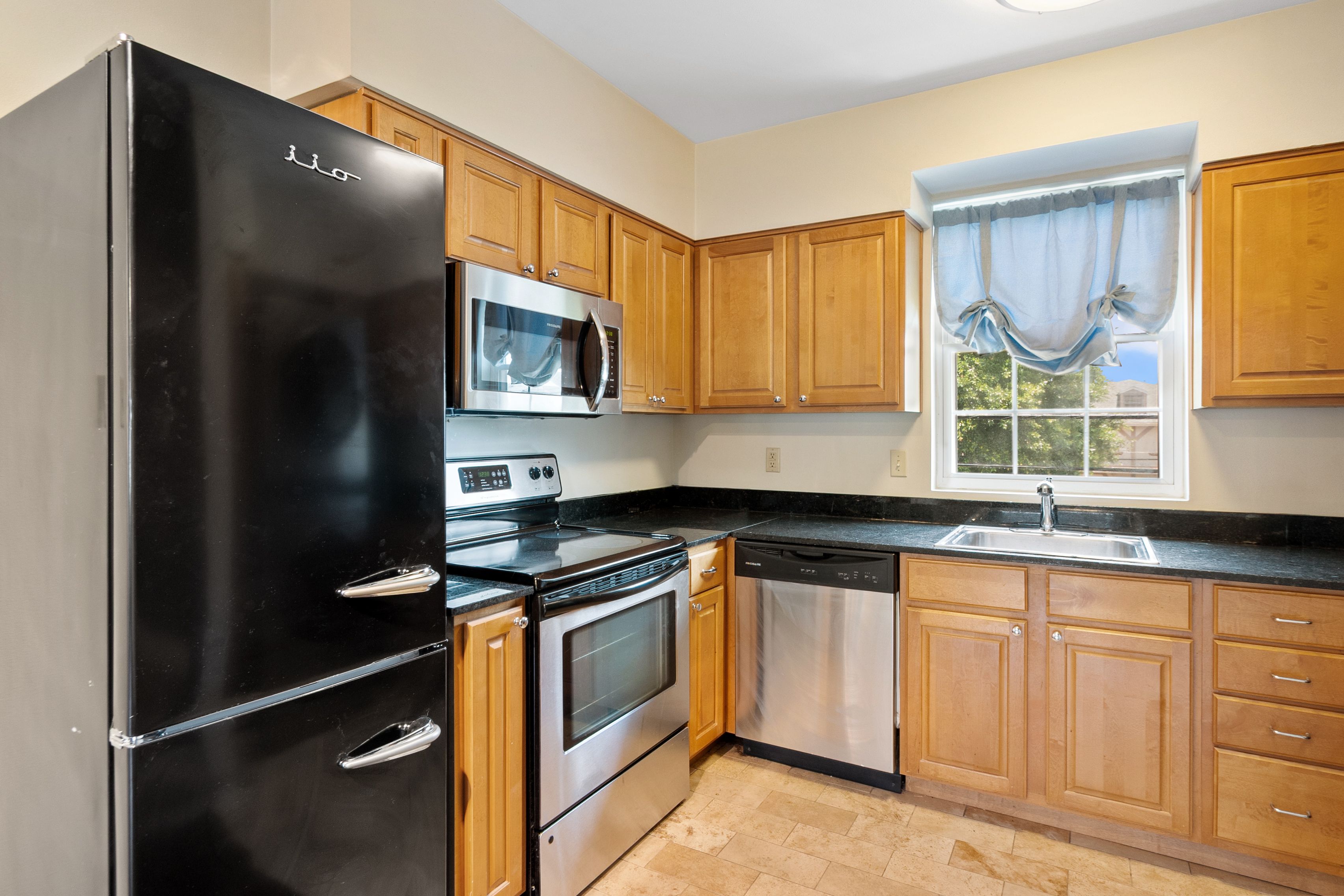 301 Seattle Street #11