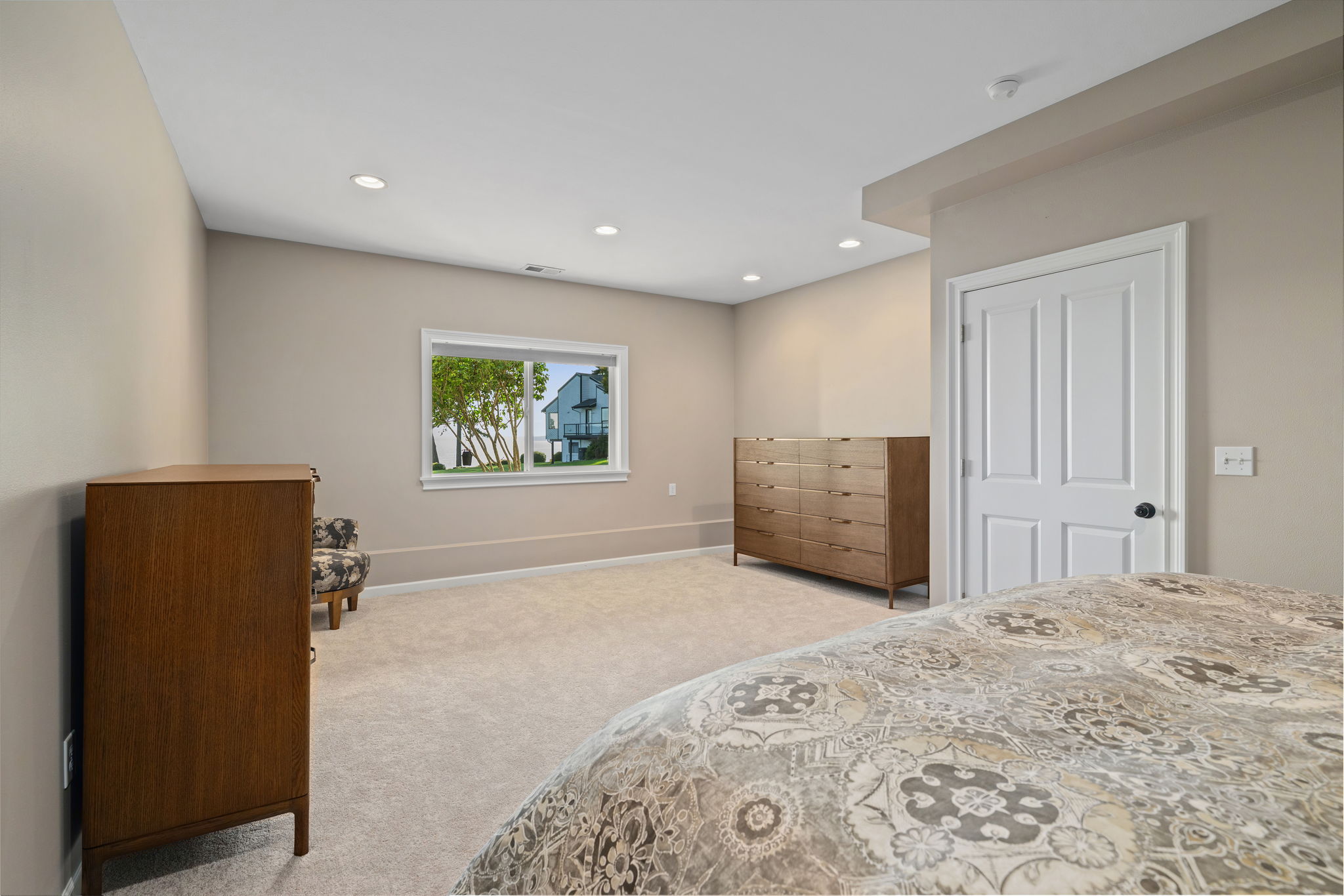 10506 122nd St NW 
