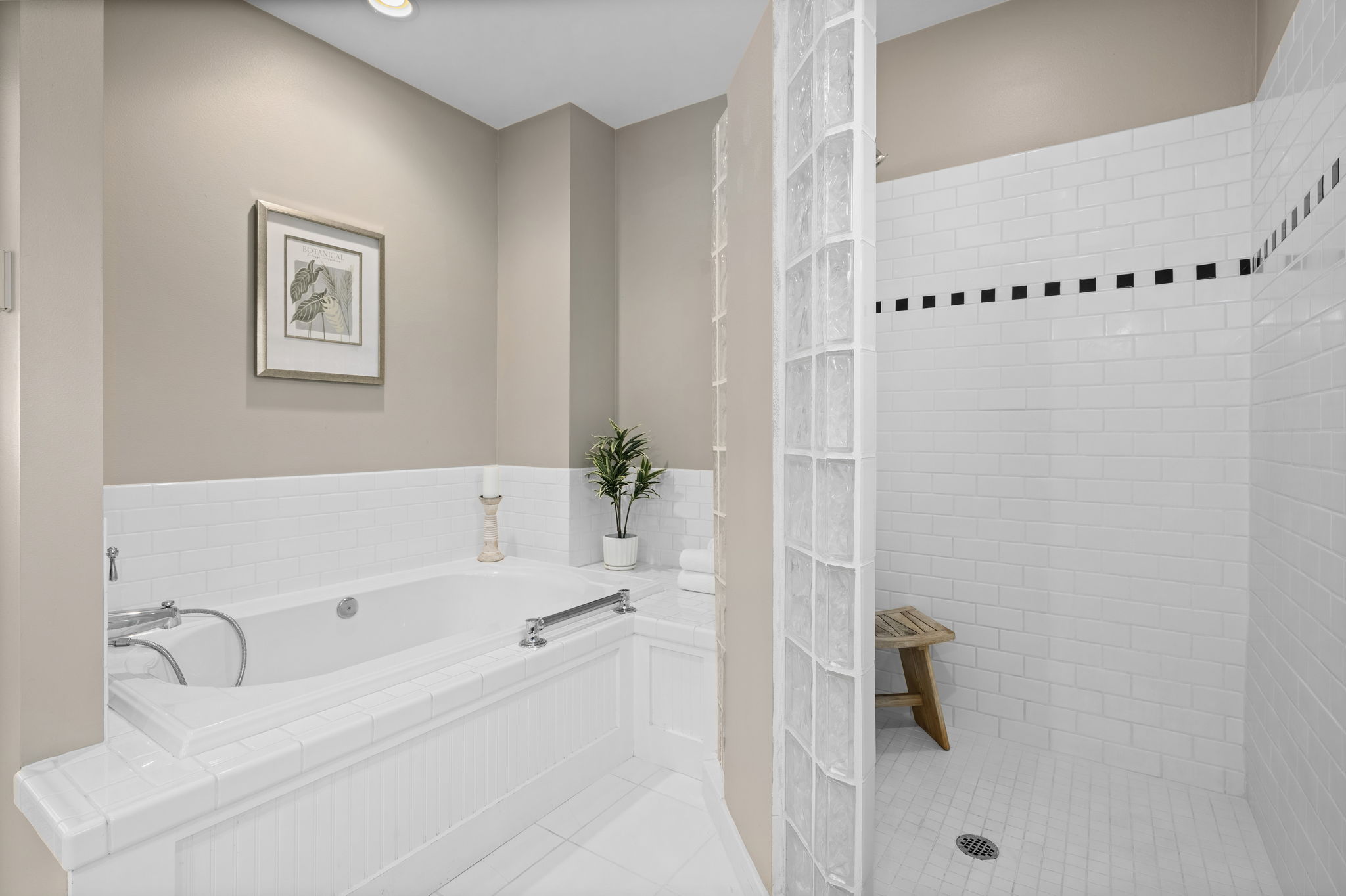 10506 122nd St NW 