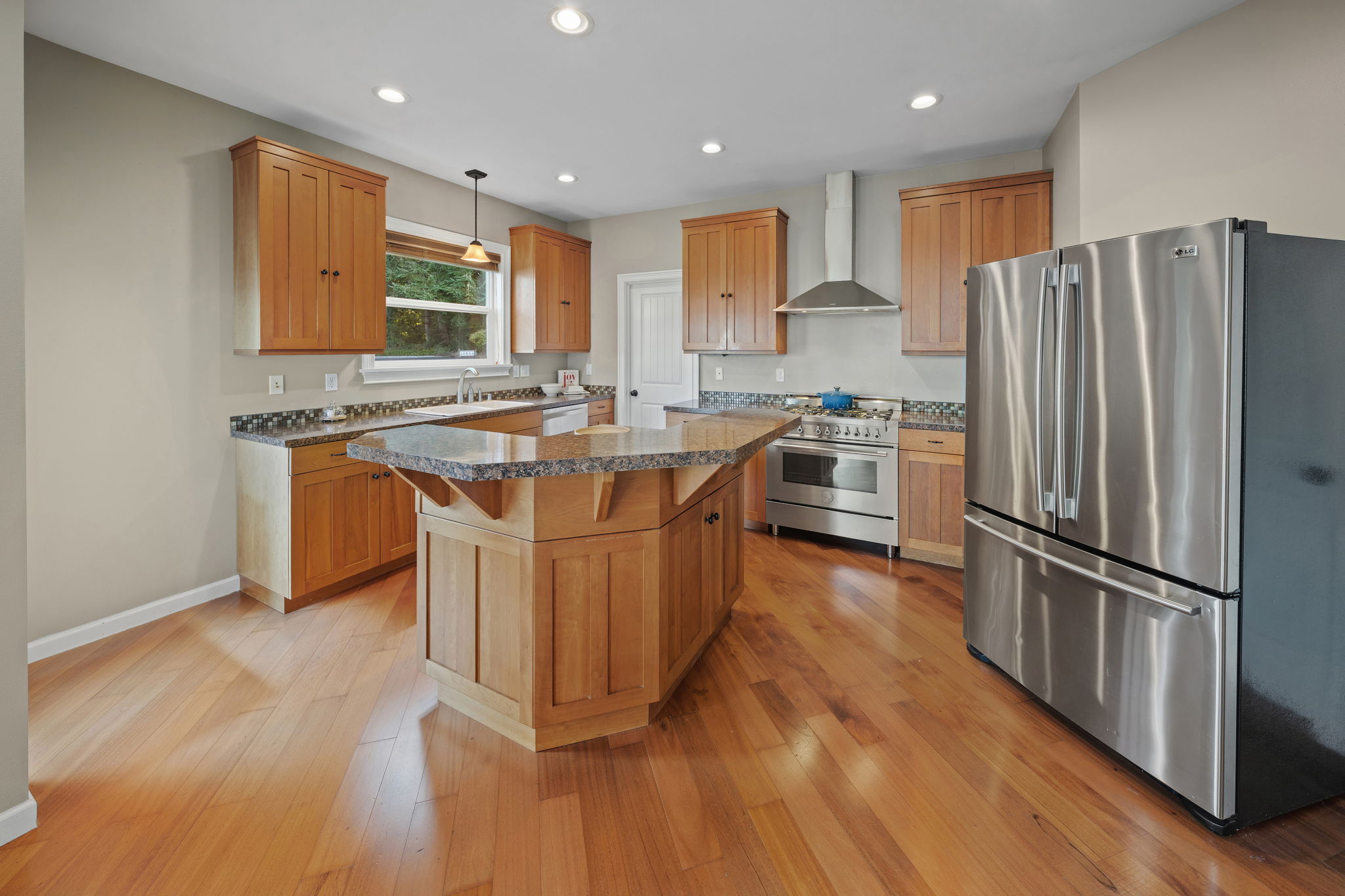 10506 122nd St NW 