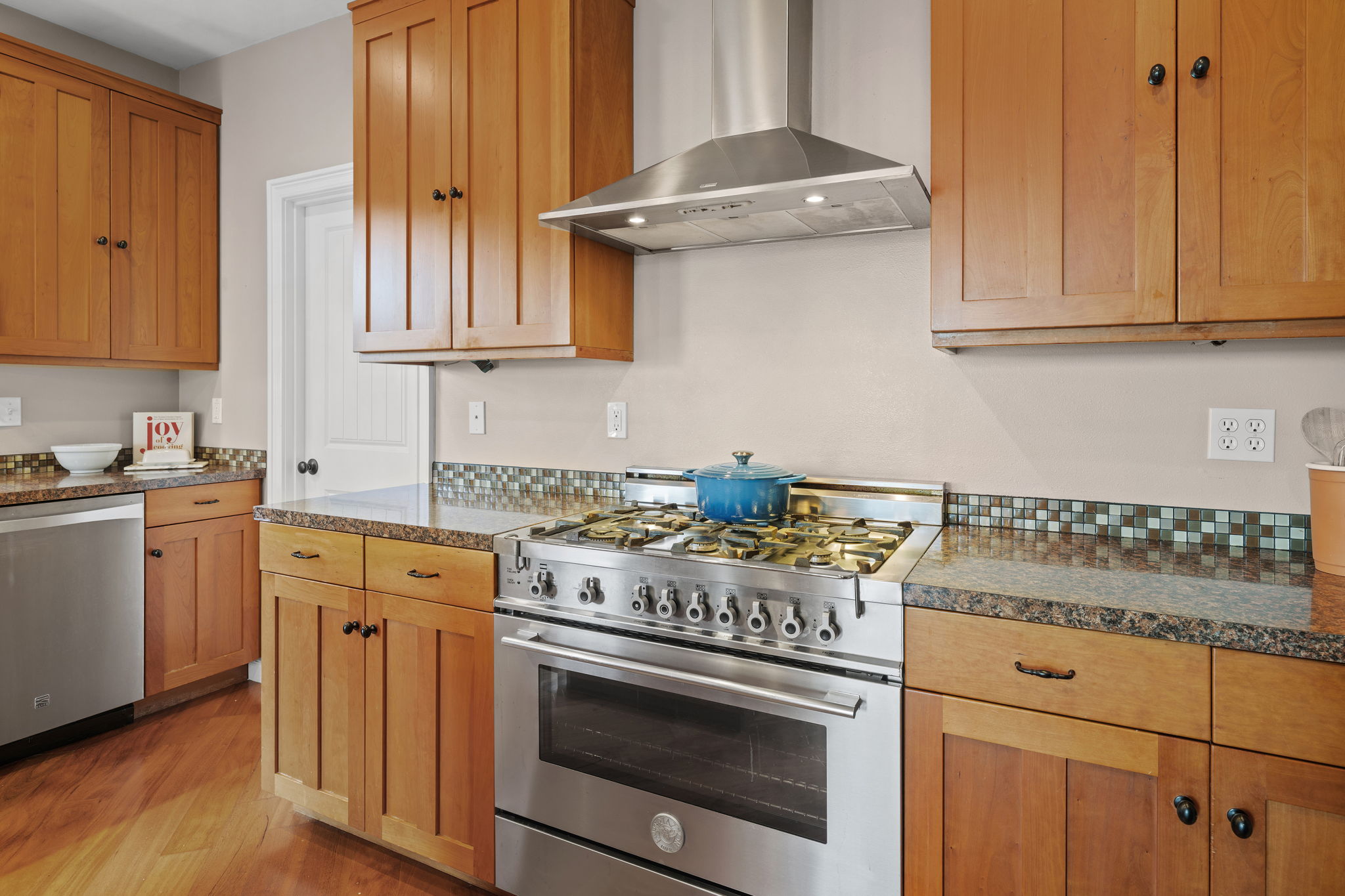 10506 122nd St NW 