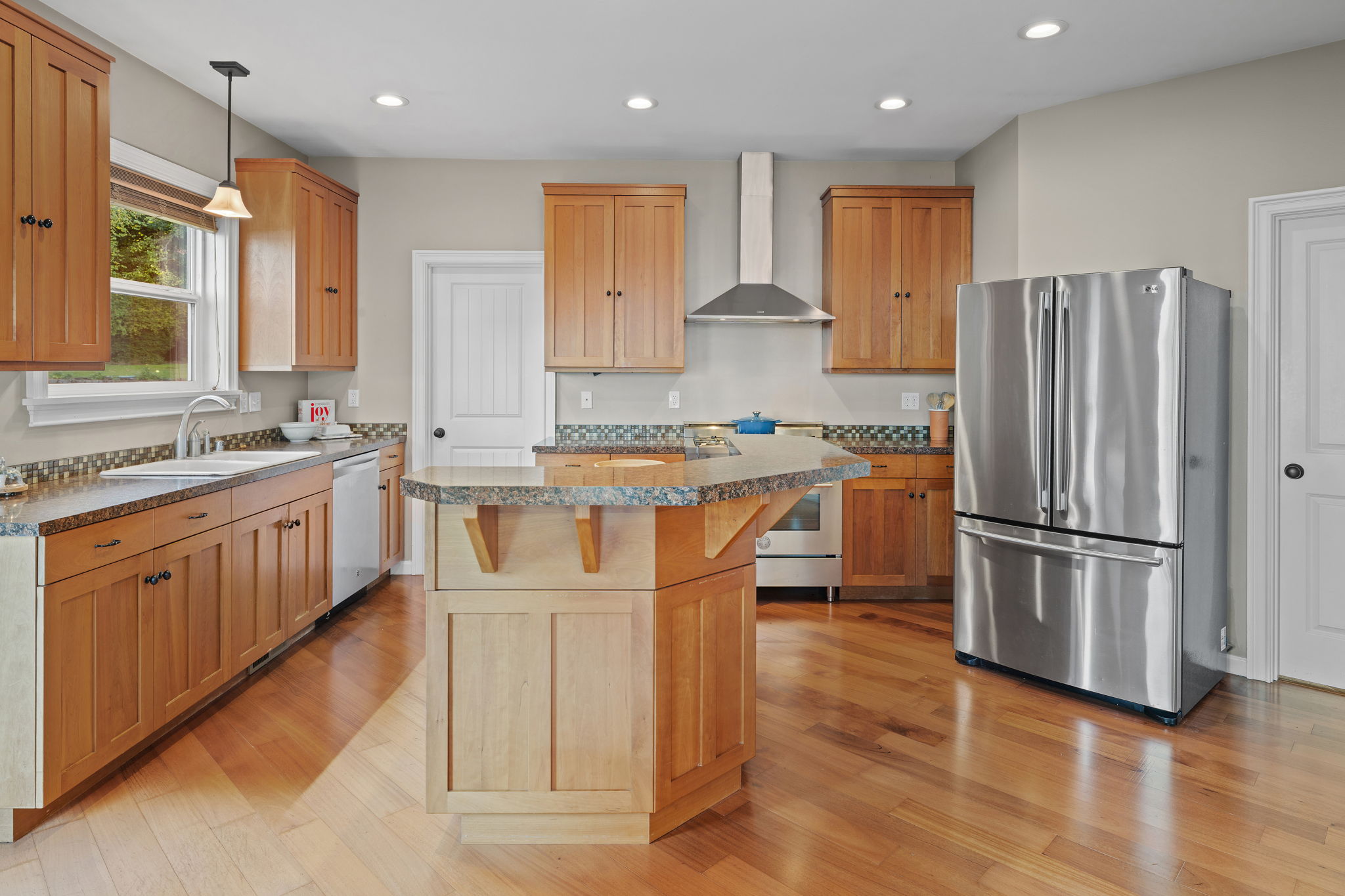 10506 122nd St NW 