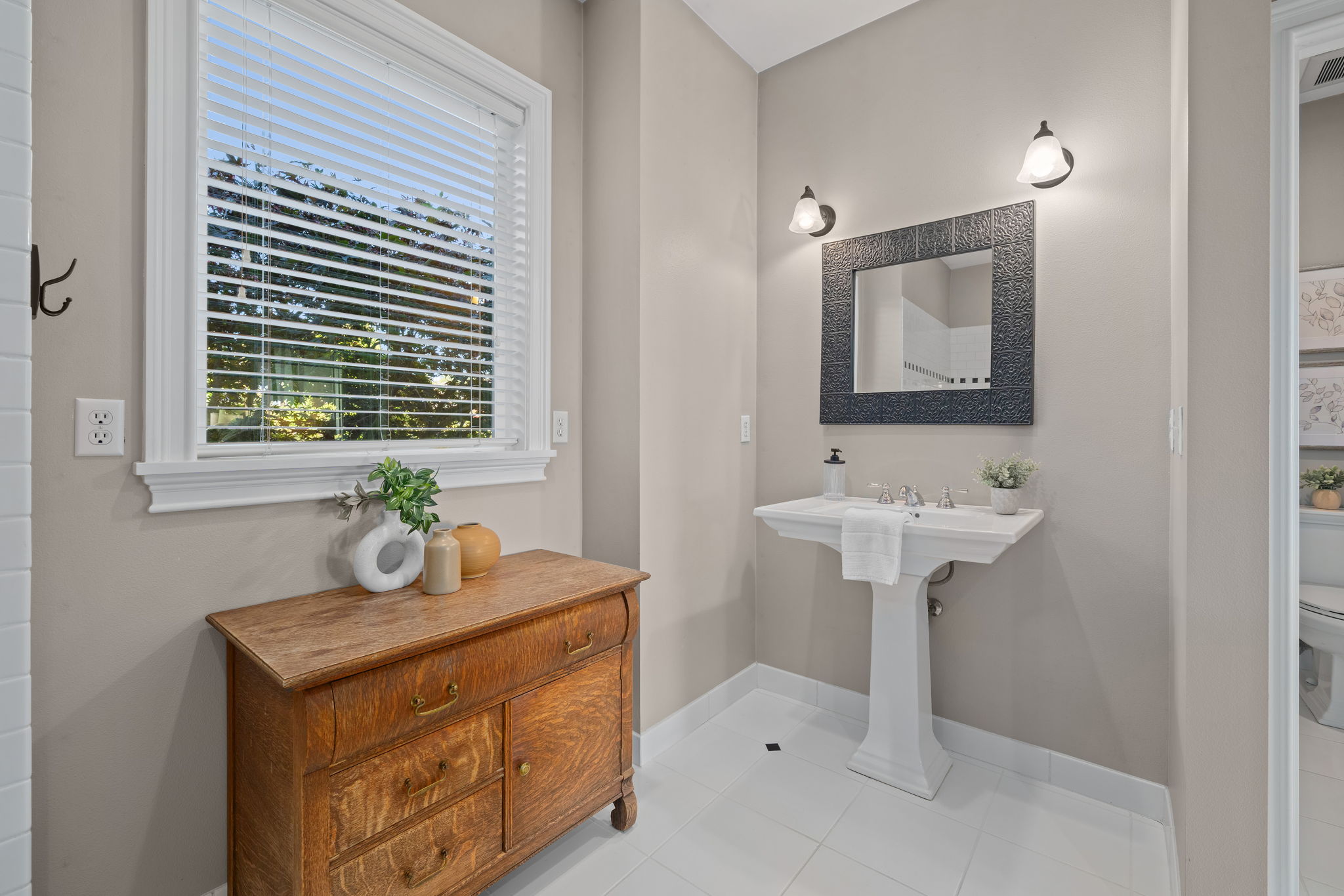 10506 122nd St NW 