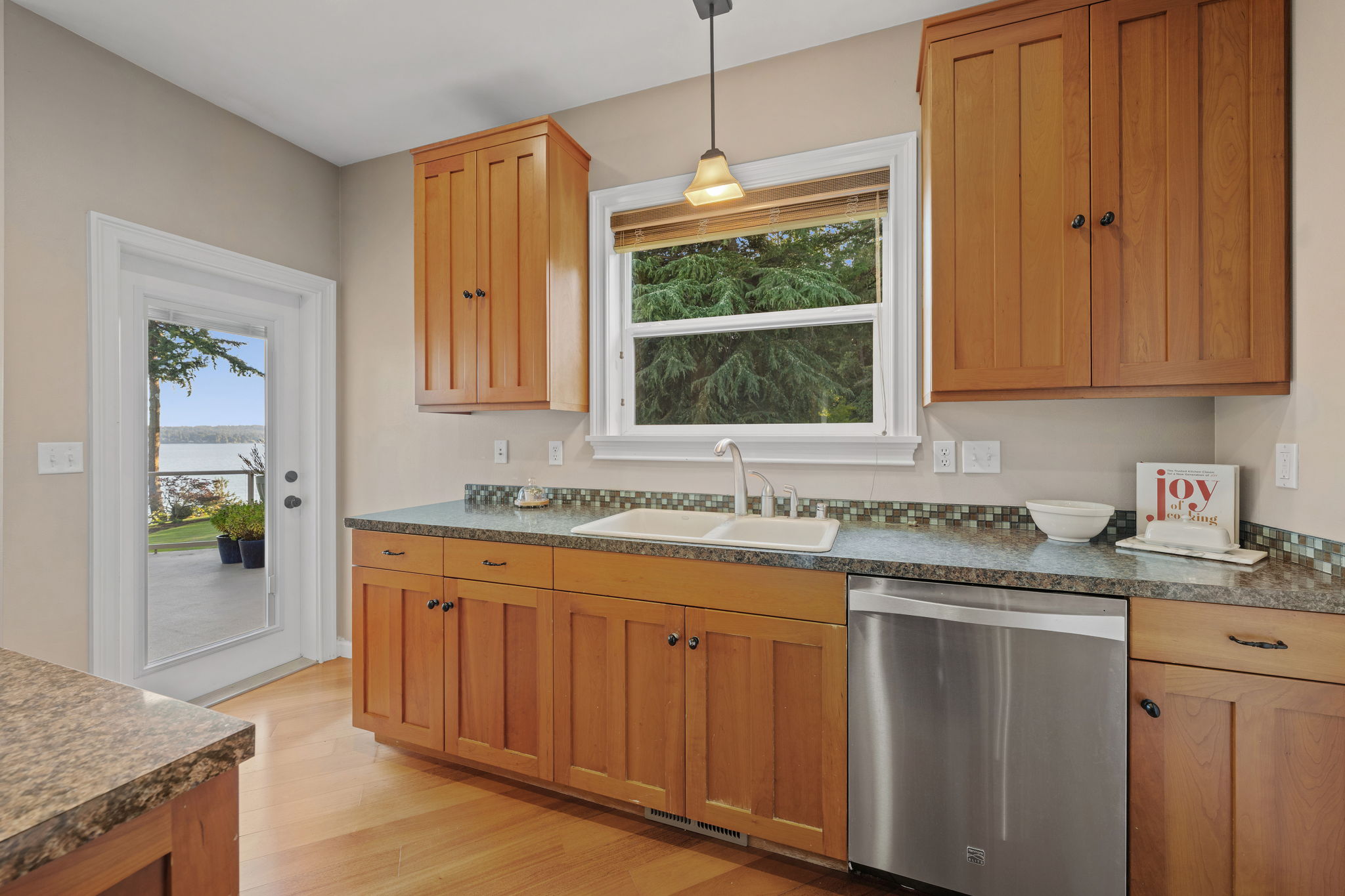 10506 122nd St NW 
