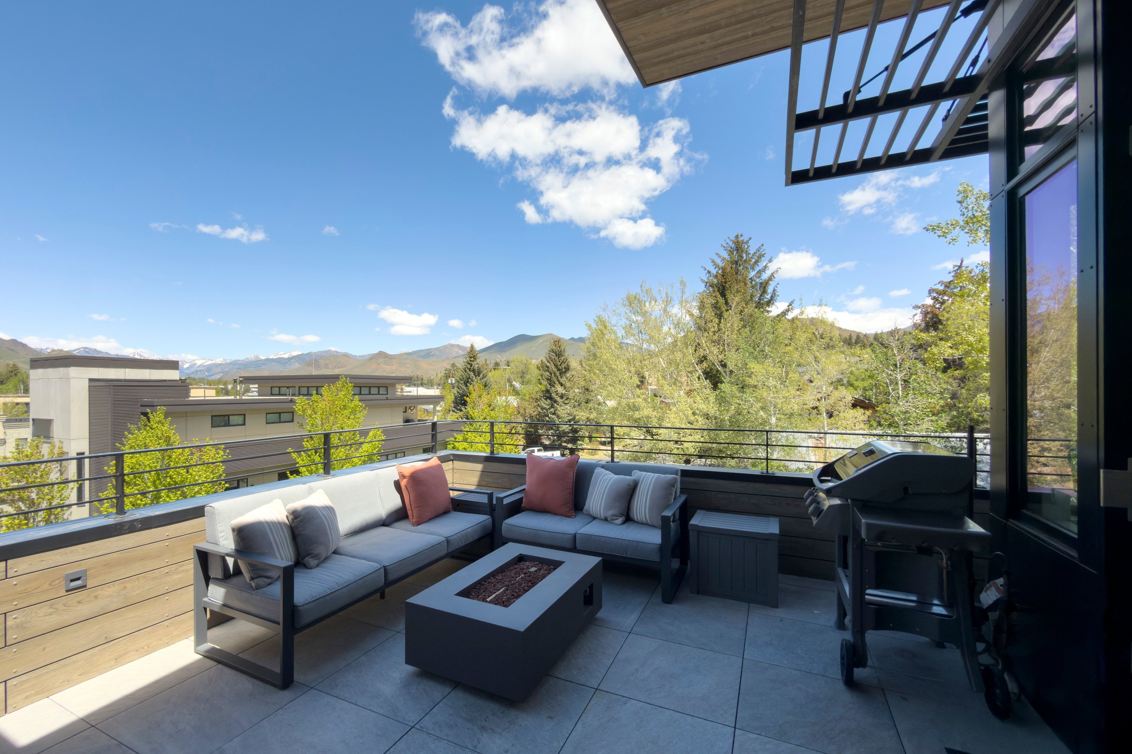 120 E 8th Street Unit 301