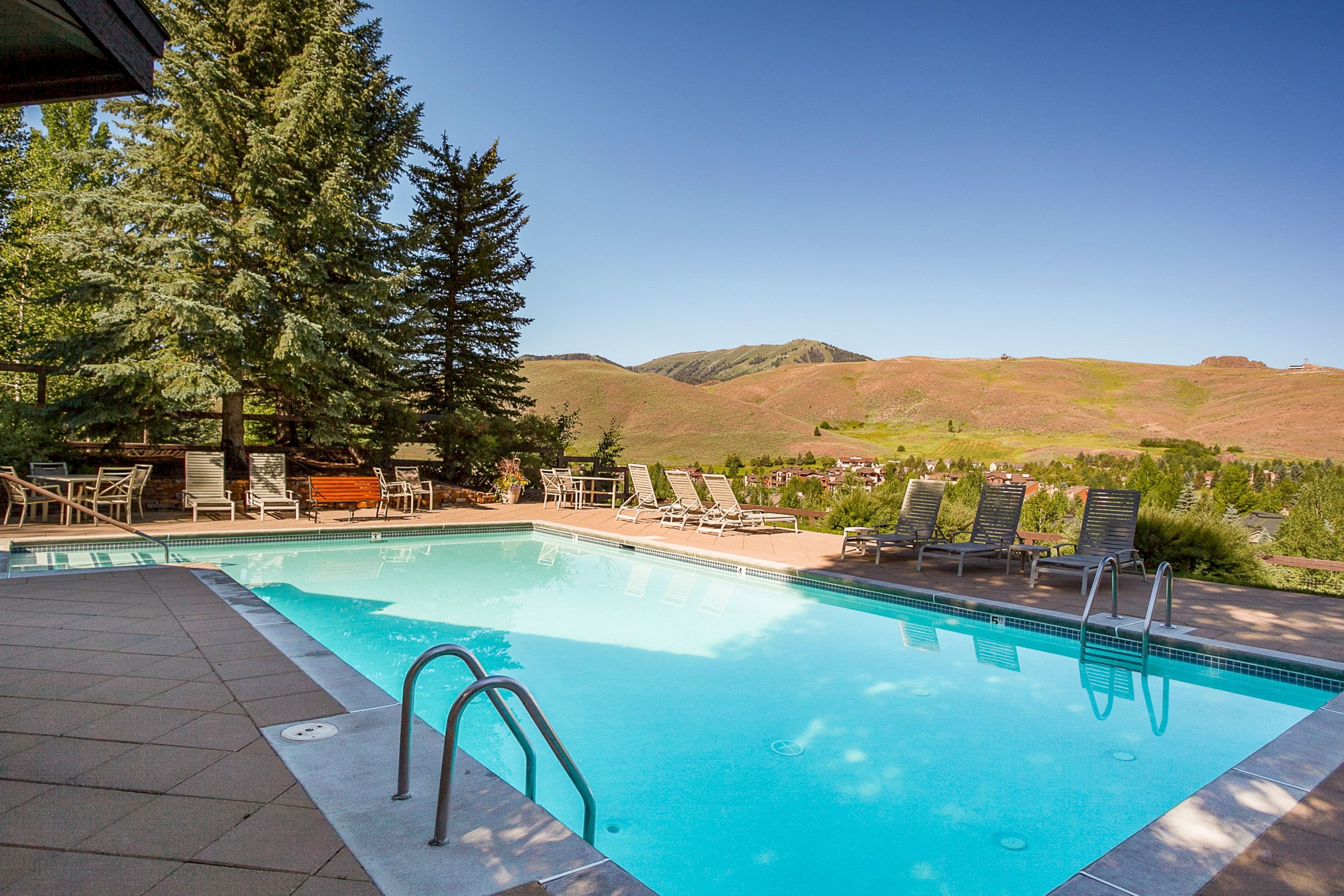 4007 & 4008 Bluff Condo Drive