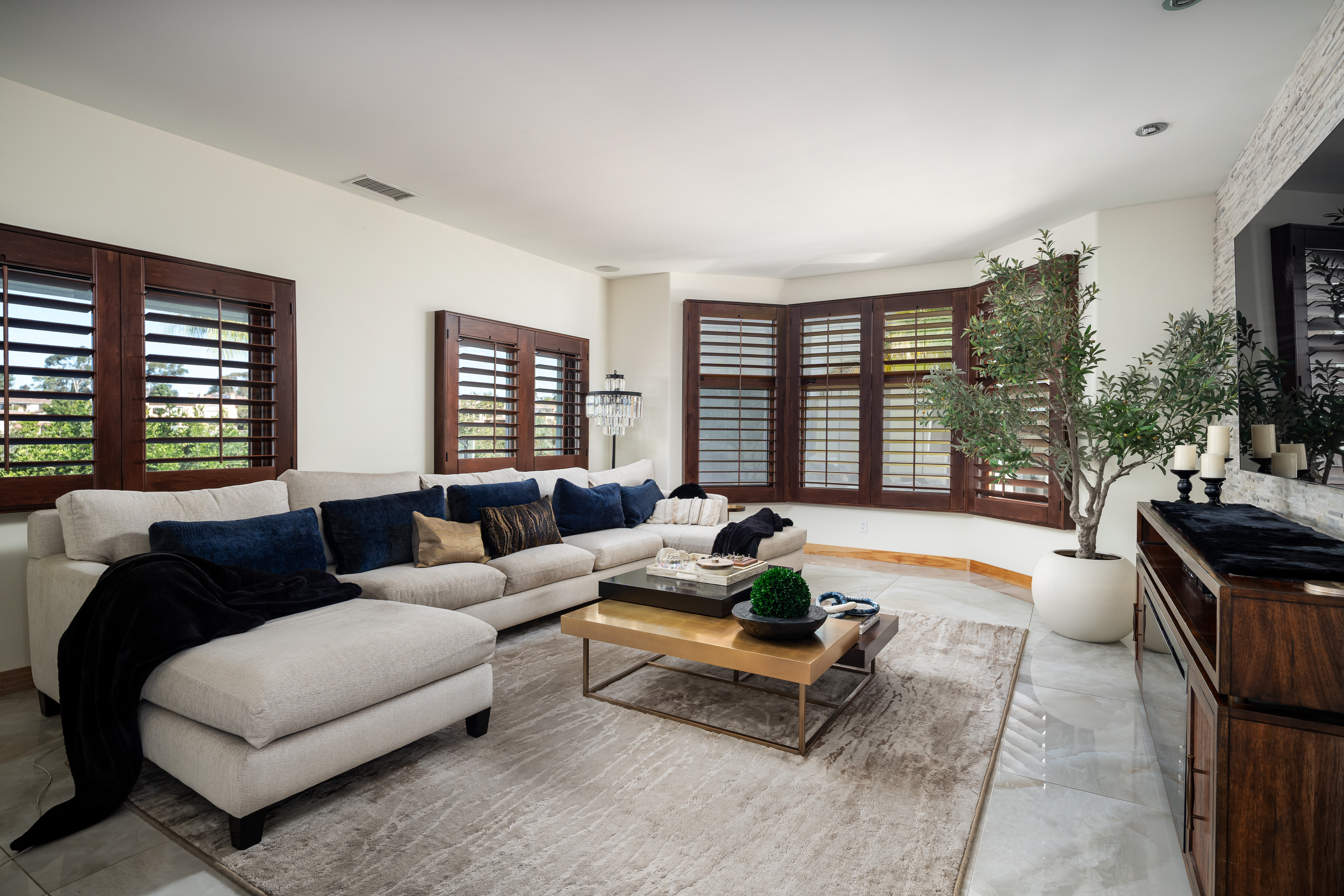 5848 Meadows Del Mar 