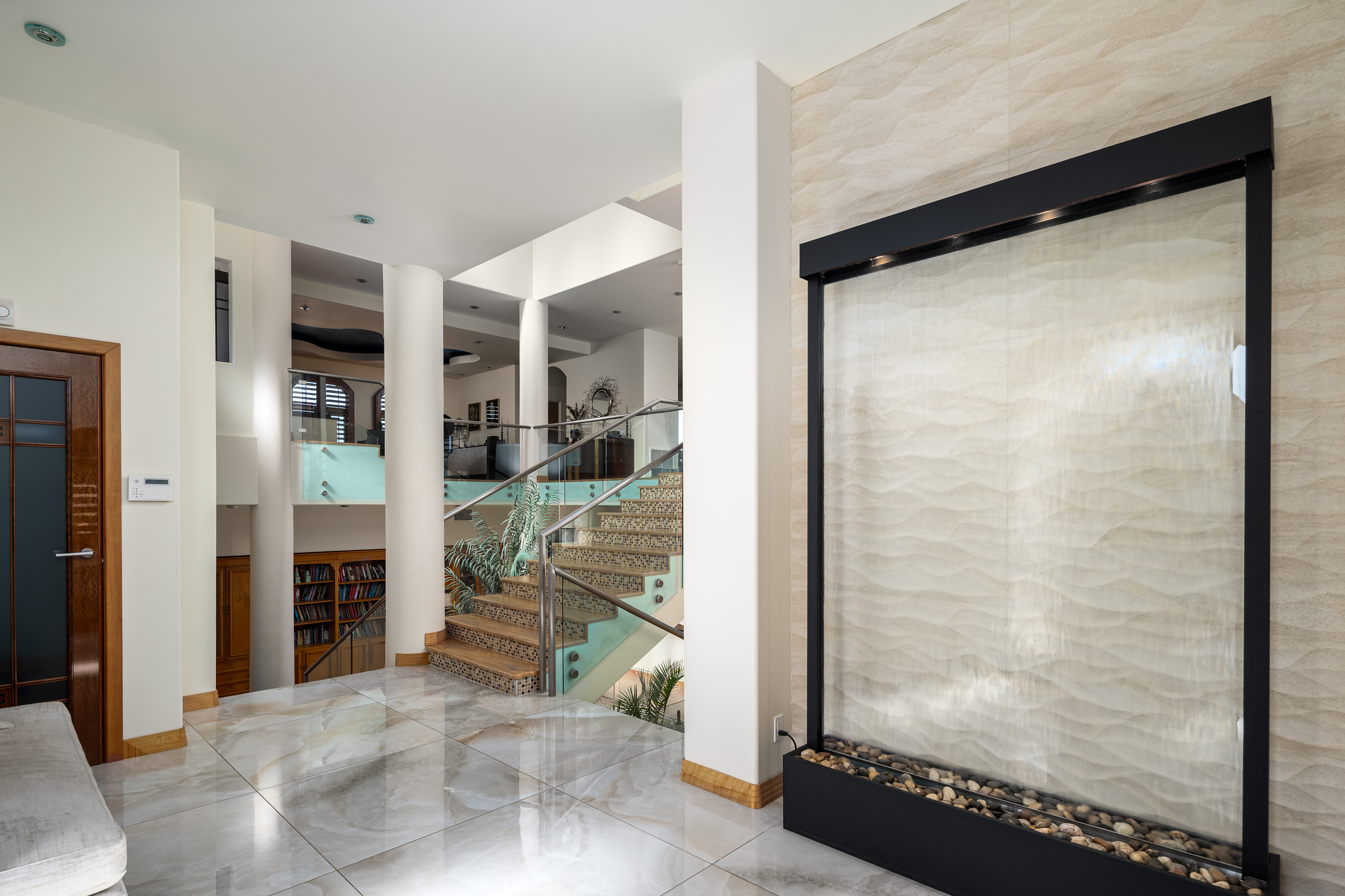 5848 Meadows Del Mar 