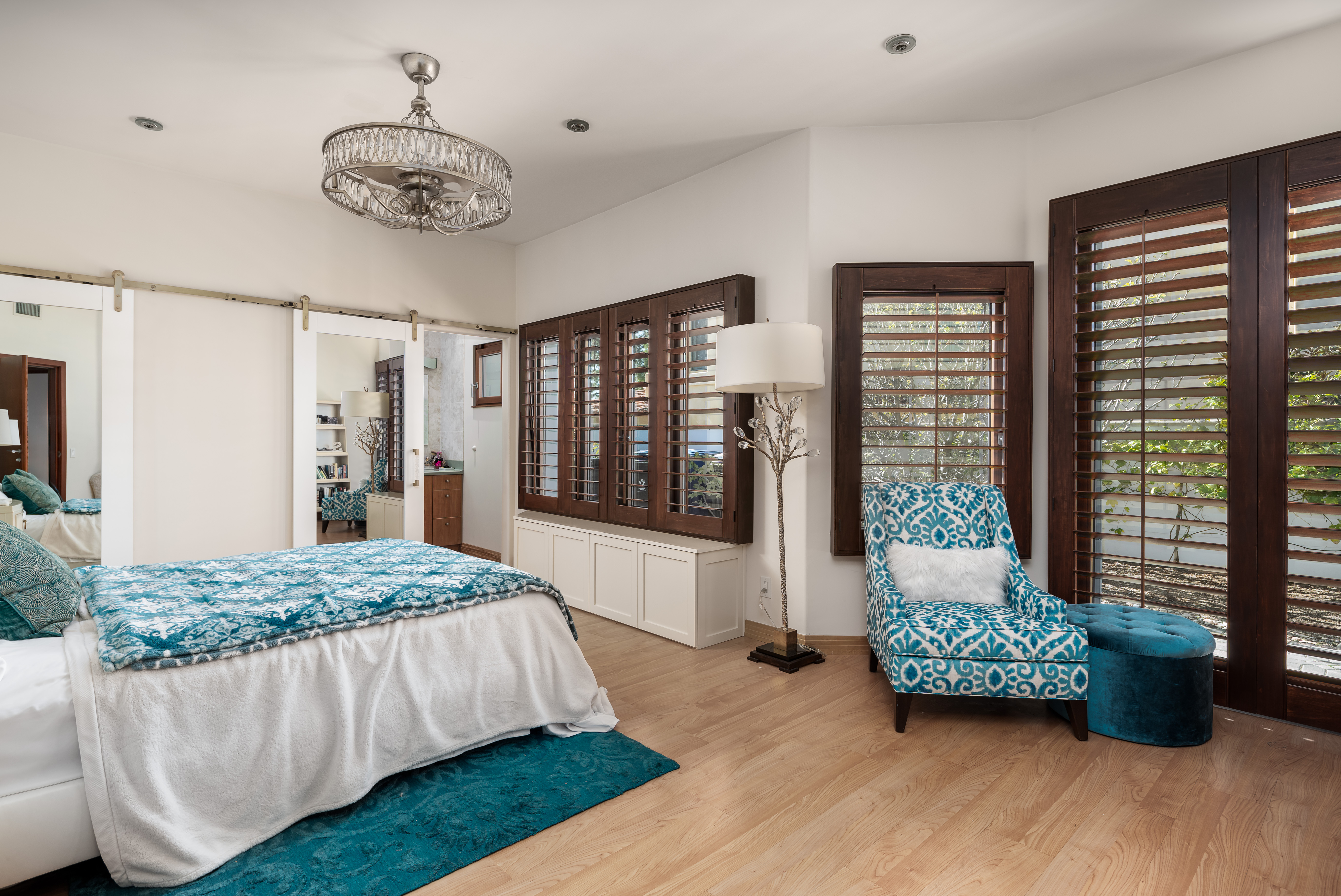 5848 Meadows Del Mar 